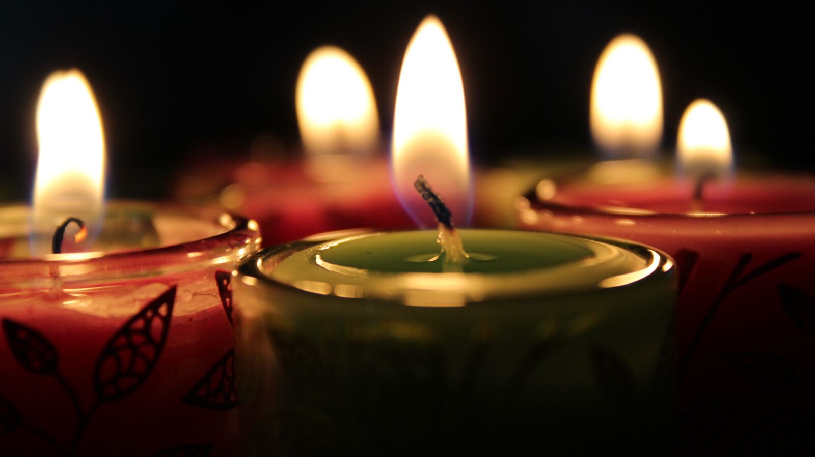 Canon EOS 1200D (EOS Rebel T5 / EOS Kiss X70 / EOS Hi) sample photo. Light of a candle photography