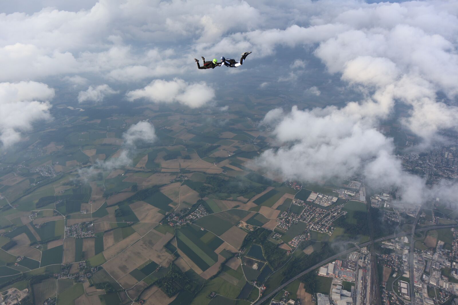Canon EOS M5 + Canon EF-M 15-45mm F3.5-6.3 IS STM sample photo. Skydiving, freefall, clouds photography
