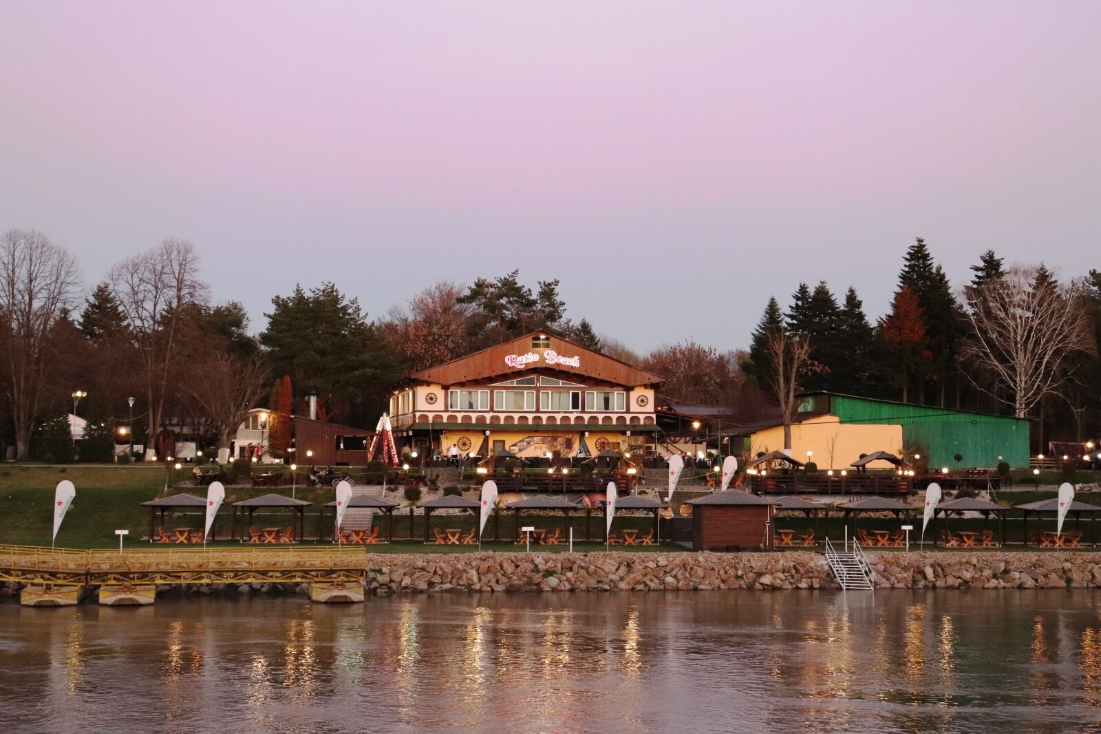 Canon EOS 200D (EOS Rebel SL2 / EOS Kiss X9) sample photo. Arad, romania, restaurant photography