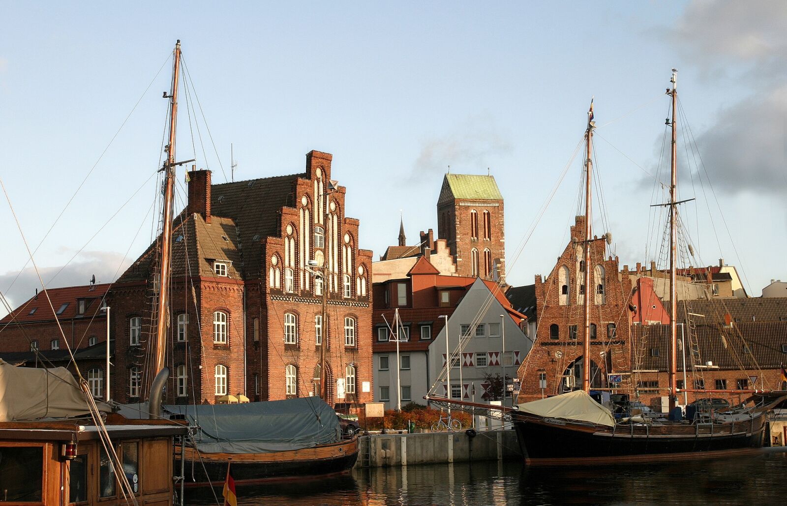 Canon EOS 10D sample photo. Wismar, port, maritime photography