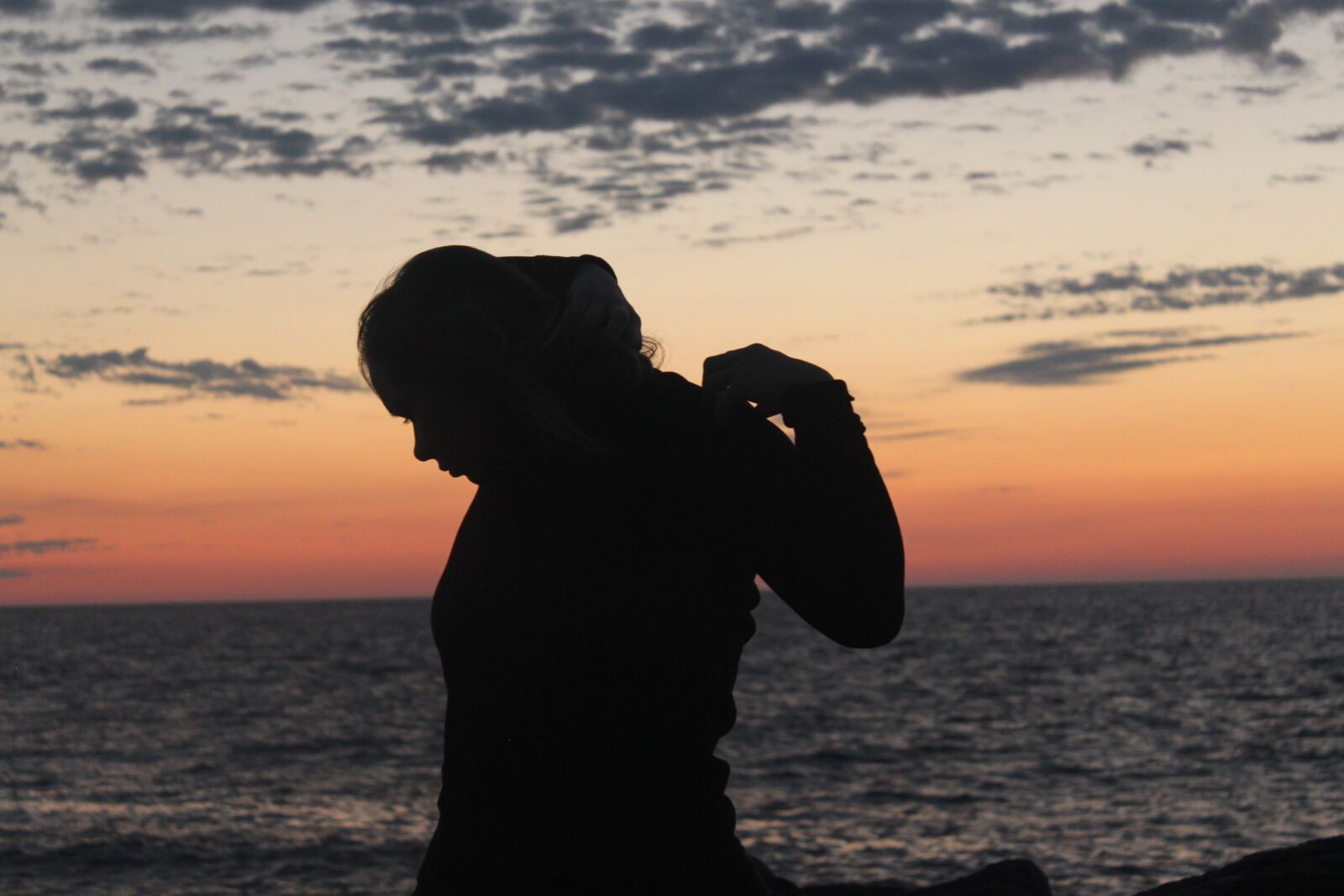 Canon EOS 500D (EOS Rebel T1i / EOS Kiss X3) sample photo. Cloudy, dance, dawn, horizon photography
