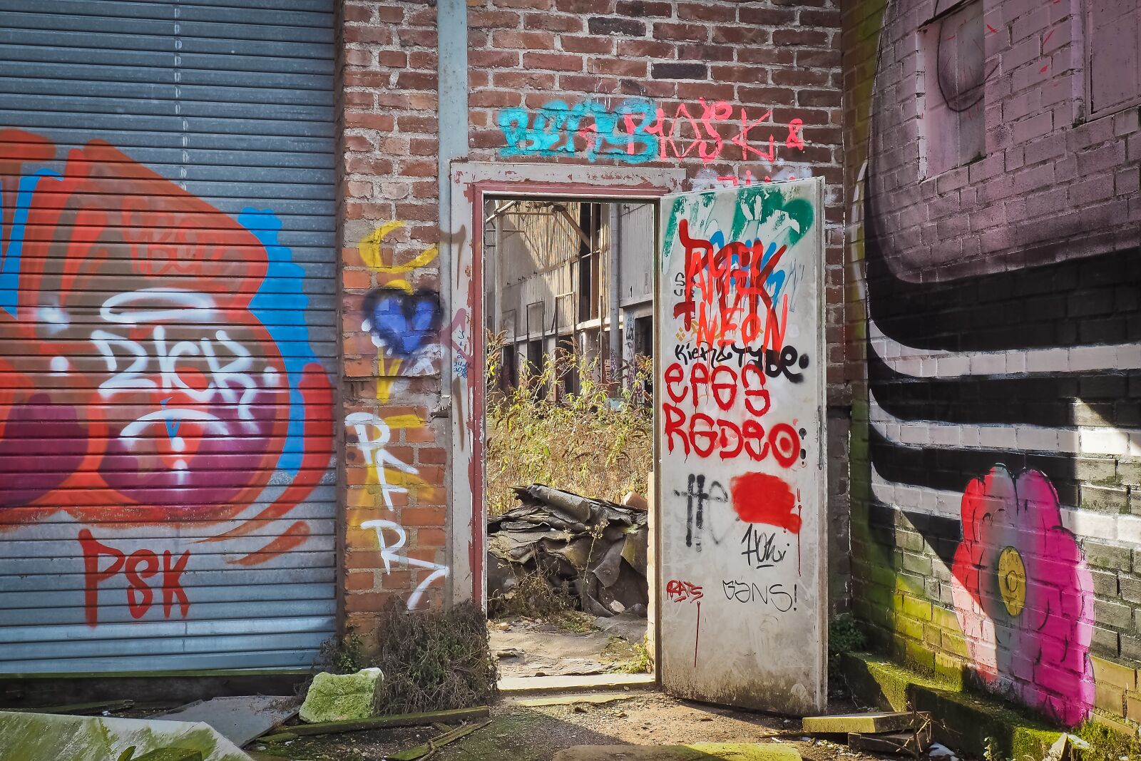 Olympus OM-D E-M10 sample photo. Lost places, rooms, abandoned photography