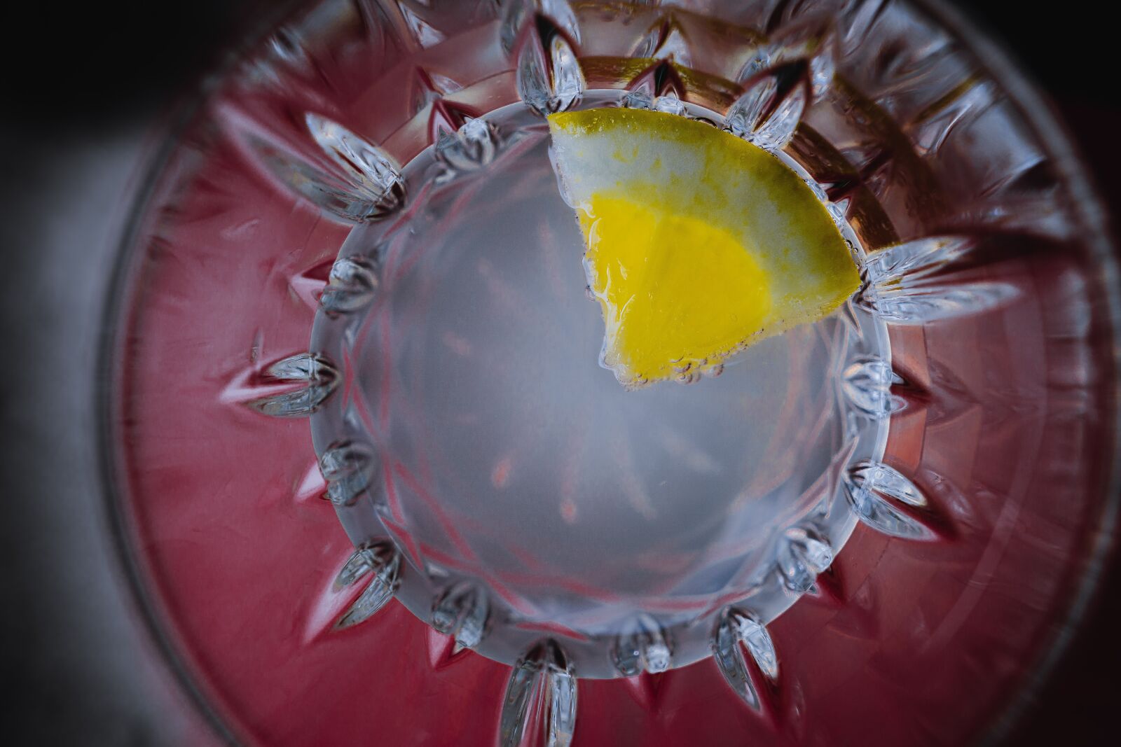 Sigma 16mm F1.4 DC DN | C sample photo. Water, lemon, sparkling photography