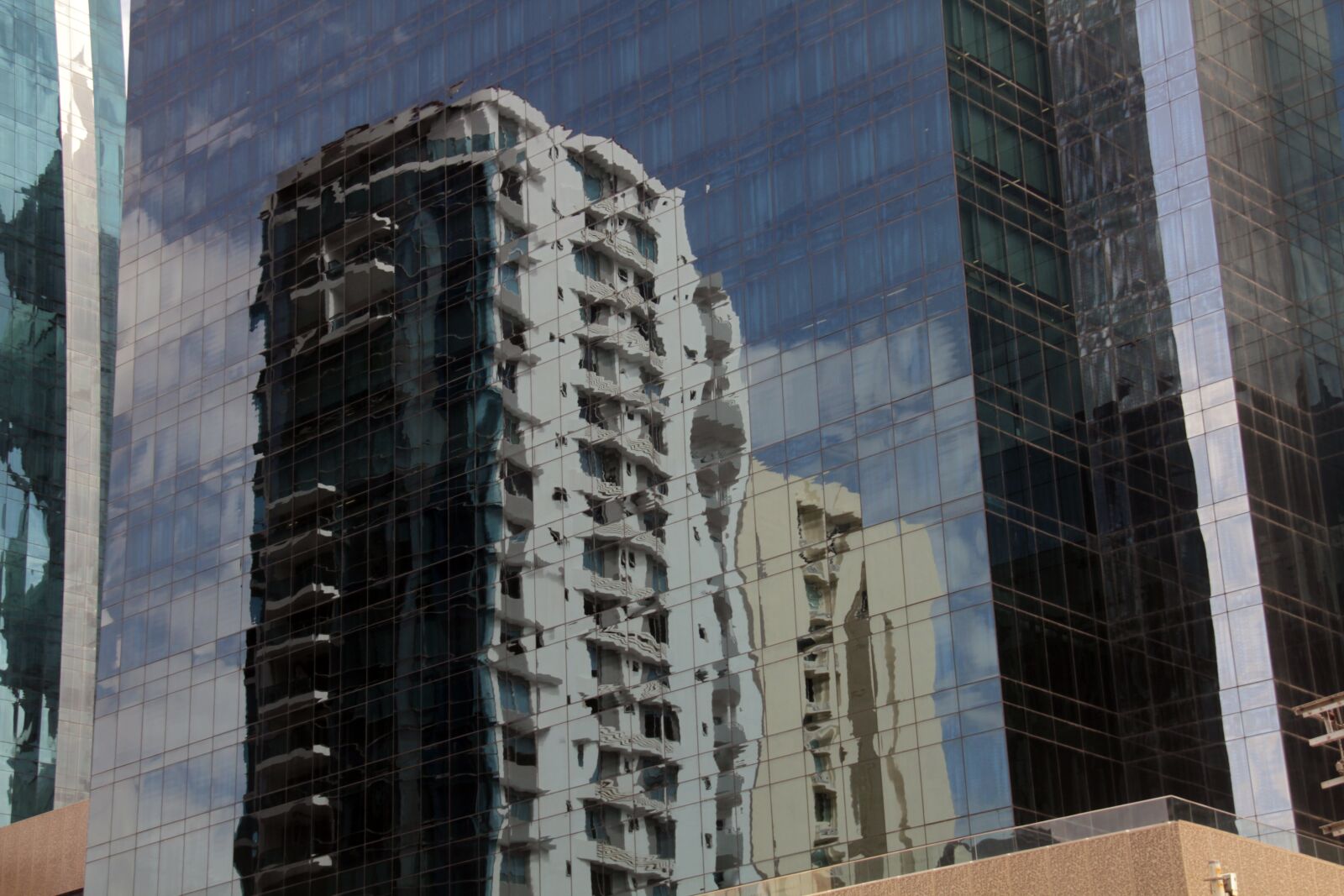 Canon EOS 7D sample photo. Reflection, building, city photography