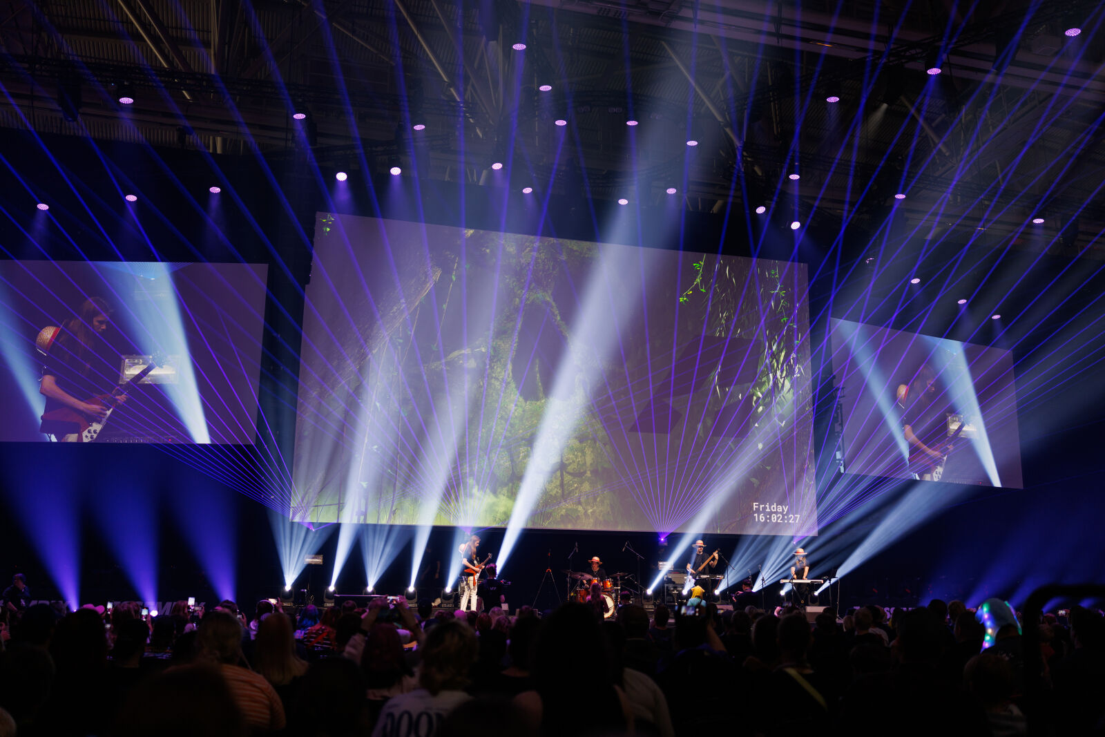 Canon RF 35mm F1.4 L VCM sample photo. Main stage lights photography