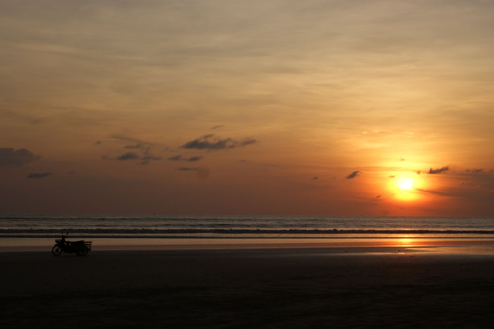 Sony Alpha DSLR-A350 sample photo. Sunset, dawn, sun photography