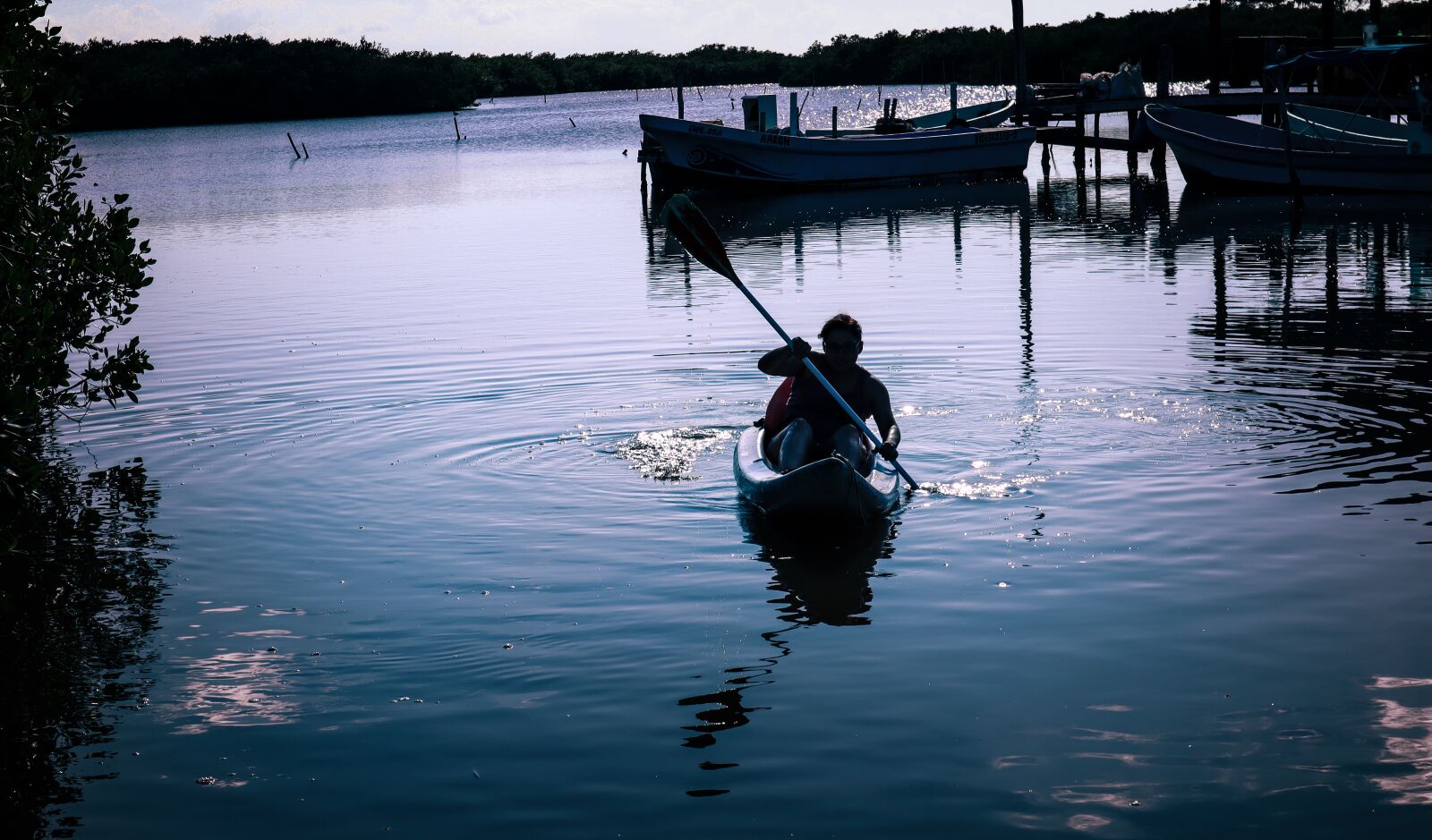Canon EOS M50 (EOS Kiss M) sample photo. Paddling in kayak, paddling photography