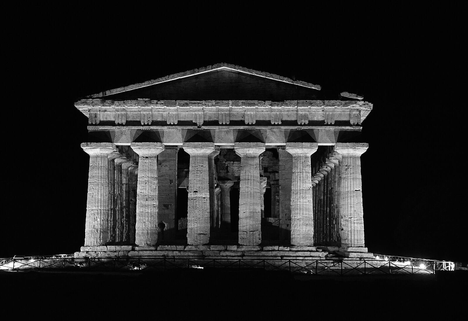 Sony DT 18-200mm F3.5-6.3 sample photo. Italy, temple, antique photography