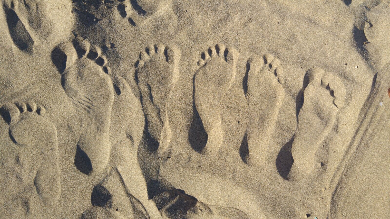 LG G4 sample photo. Sand, beach, feet photography