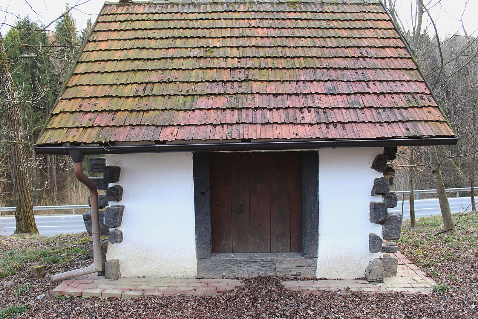 Canon EOS 100D (EOS Rebel SL1 / EOS Kiss X7) sample photo. Stock, weinhaus, hut photography