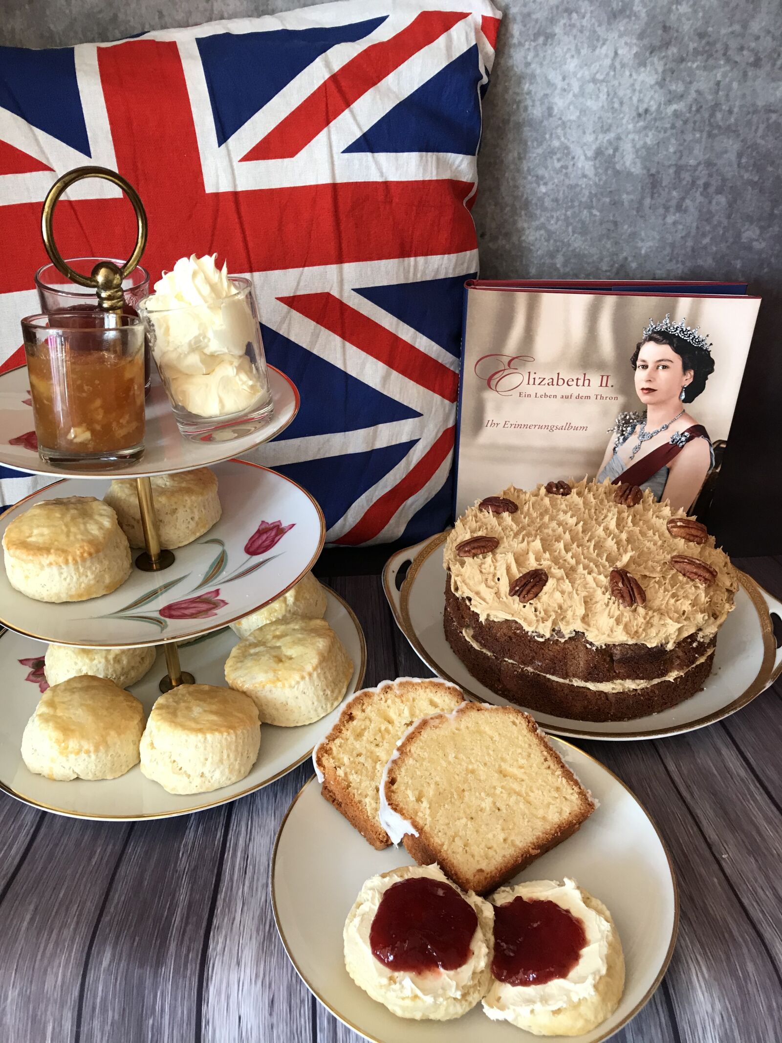 iPhone 7 back camera 3.99mm f/1.8 sample photo. Afternoon tea, scones, teatime photography