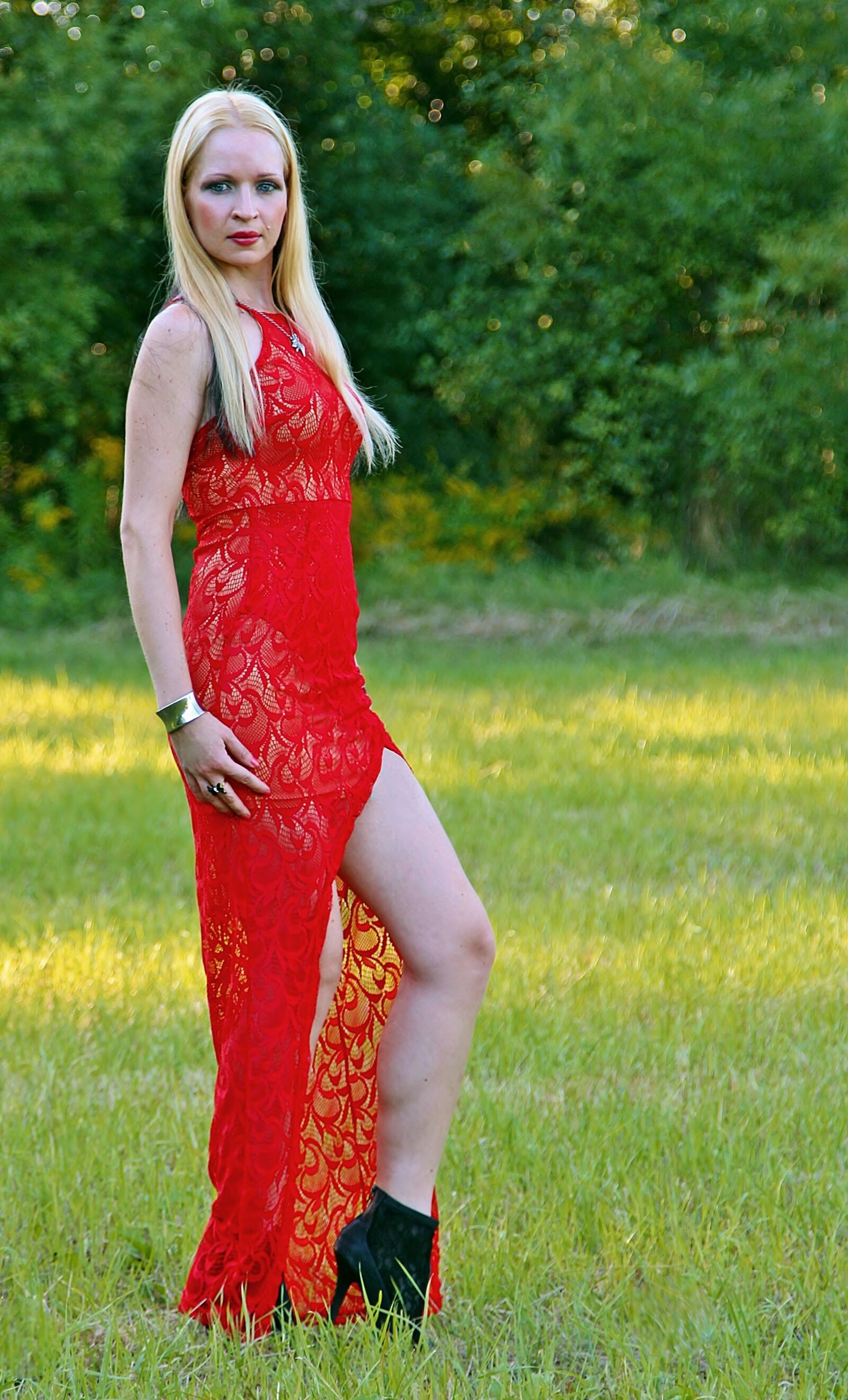 Canon EF 24-105mm F4L IS USM sample photo. Woman, blonde, red dress photography