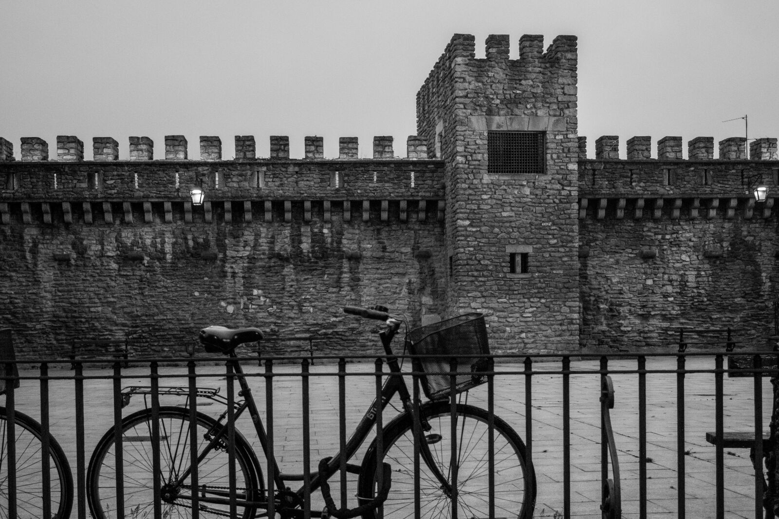 Canon EOS 1200D (EOS Rebel T5 / EOS Kiss X70 / EOS Hi) sample photo. Castle, modern, architecture photography