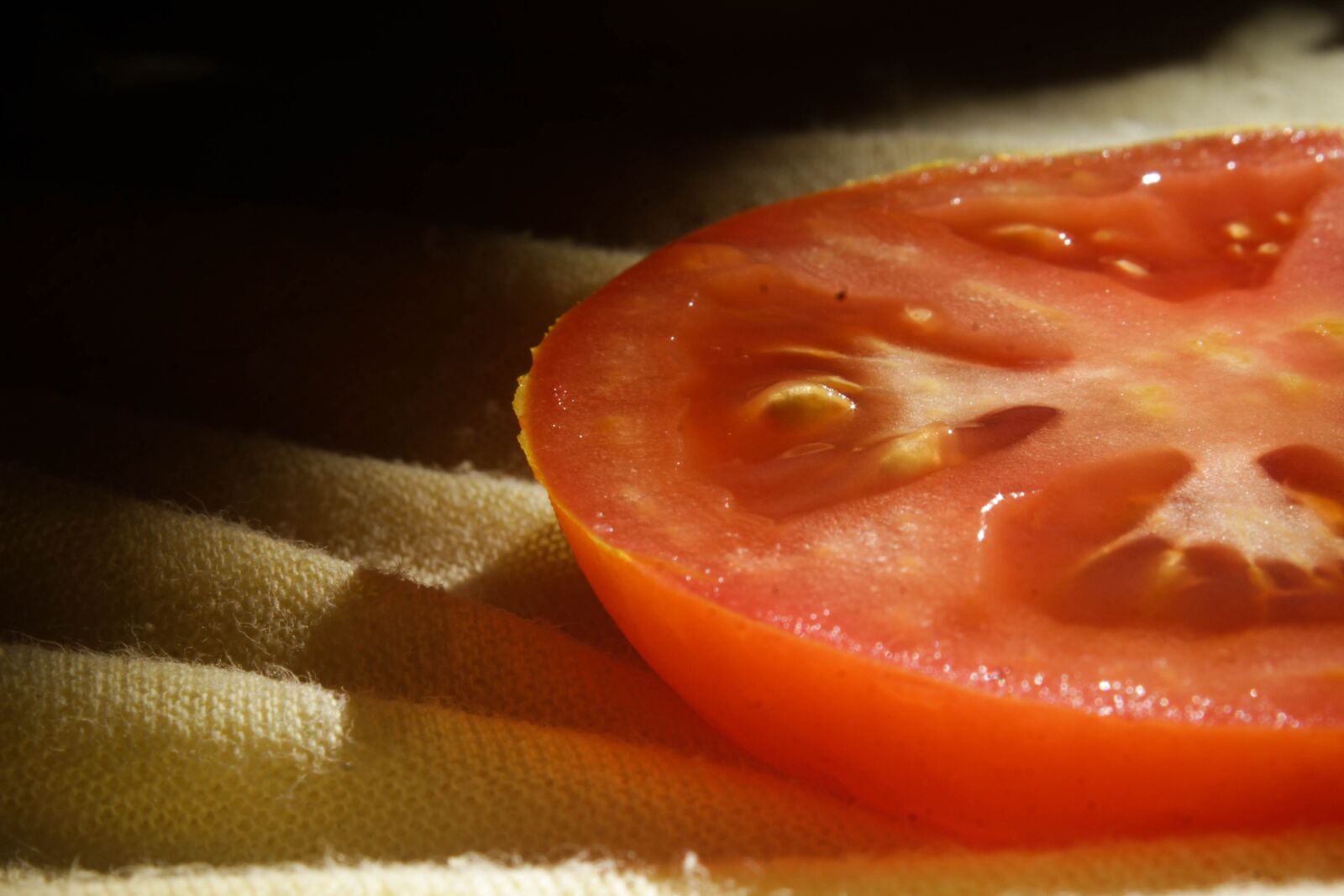 Canon EOS 1200D (EOS Rebel T5 / EOS Kiss X70 / EOS Hi) sample photo. Tomato, tomatoes, red photography