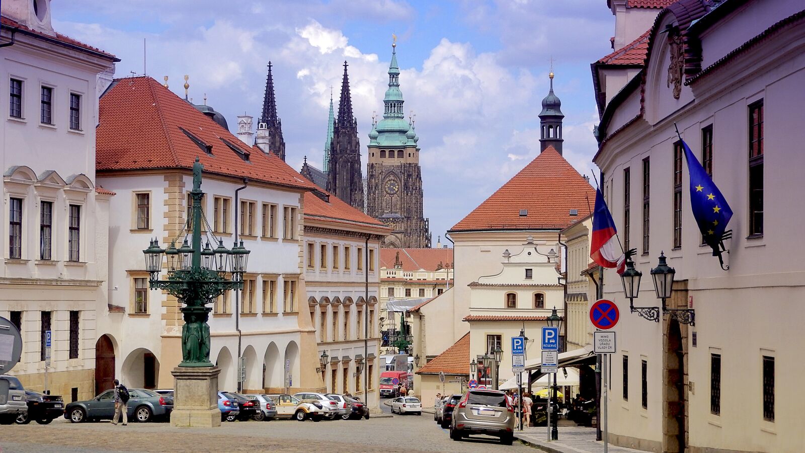 Nikon Coolpix P610 sample photo. Castle, prague castle, street photography