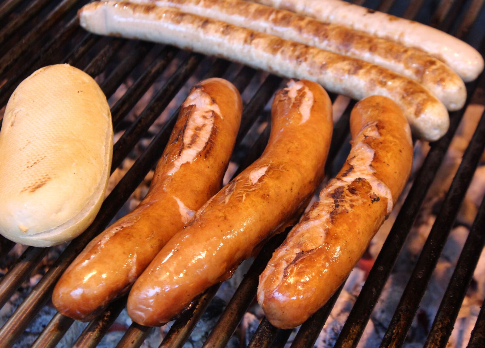 Canon EOS 600D (Rebel EOS T3i / EOS Kiss X5) sample photo. Sausage, grill, meat photography