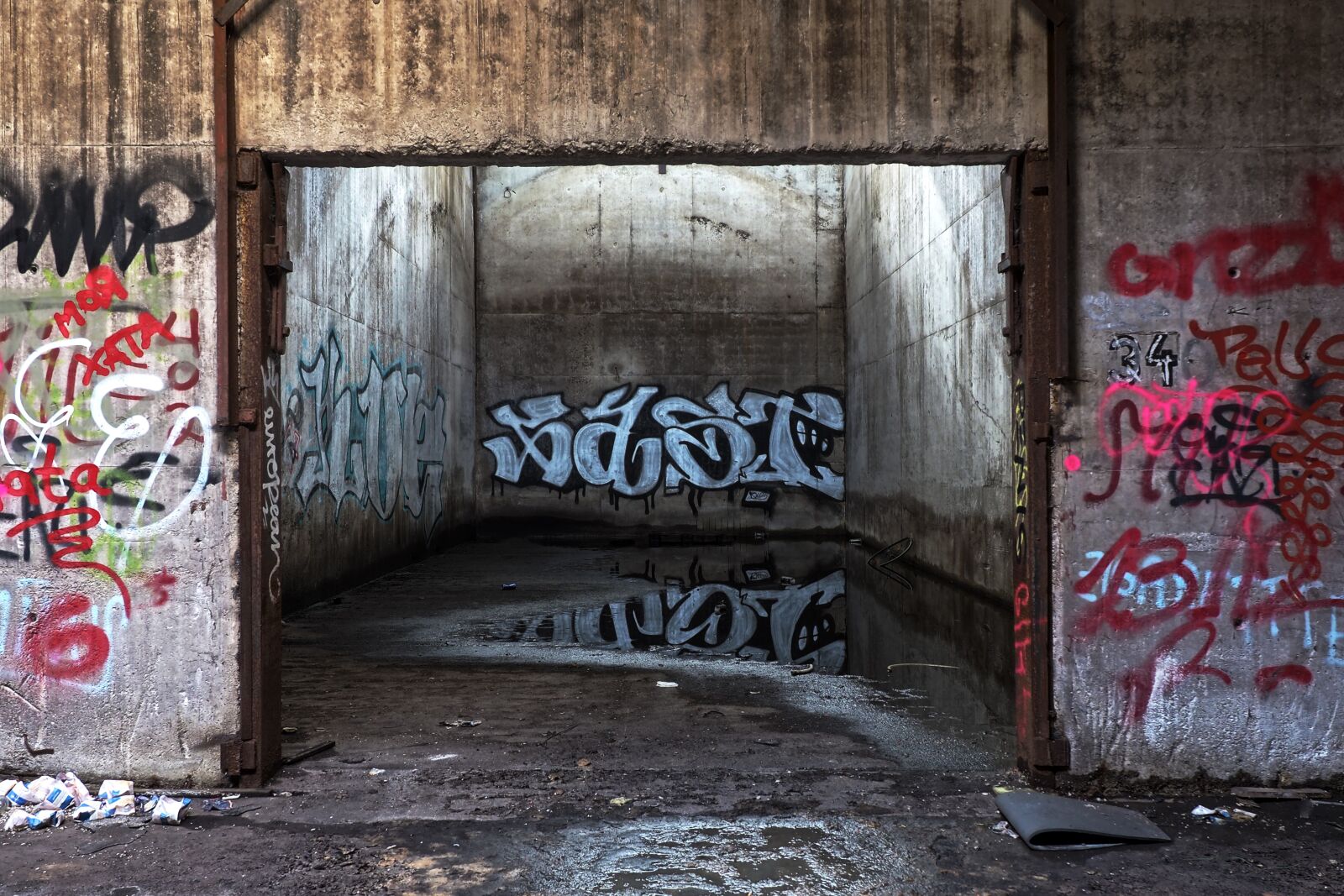 Olympus OM-D E-M10 sample photo. Architecture, abandoned, old photography