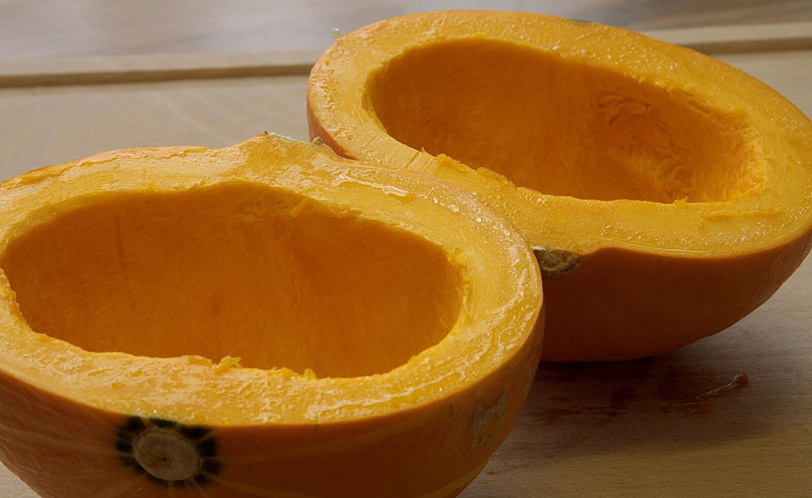 Canon EOS 40D sample photo. Pumpkin, pumpkin halves, pulp photography