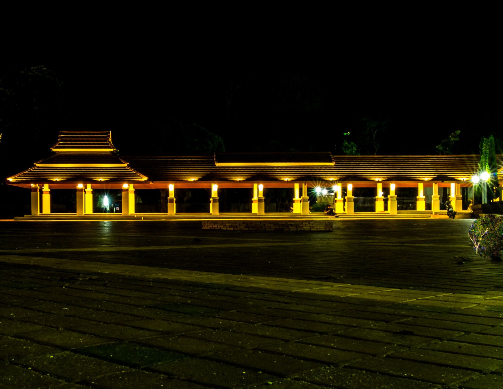 Fujifilm X-S1 sample photo. Arcade, temple, building photography