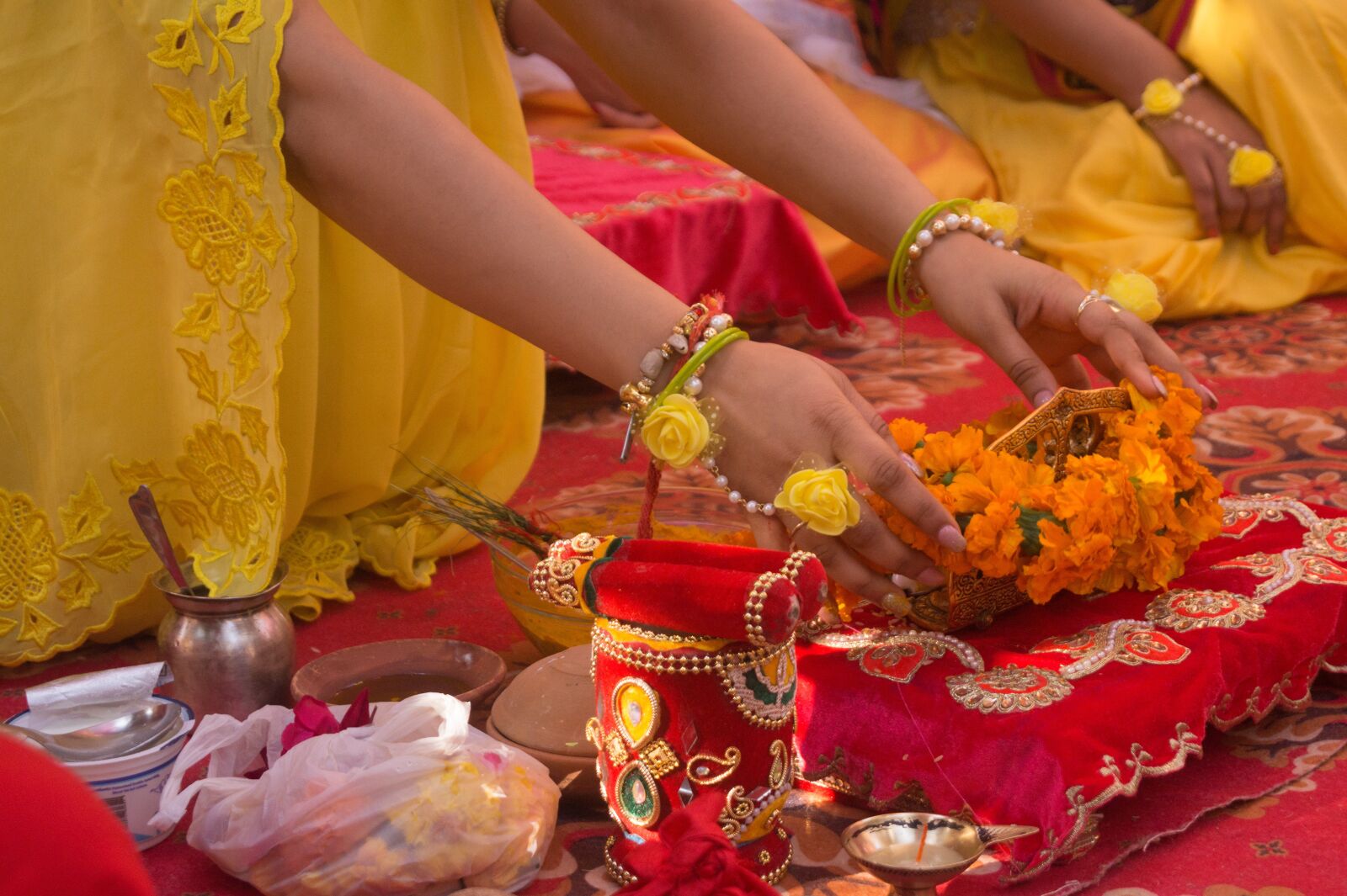 Sony DT 18-55mm F3.5-5.6 SAM II sample photo. Haldi, ceremony, rituals photography