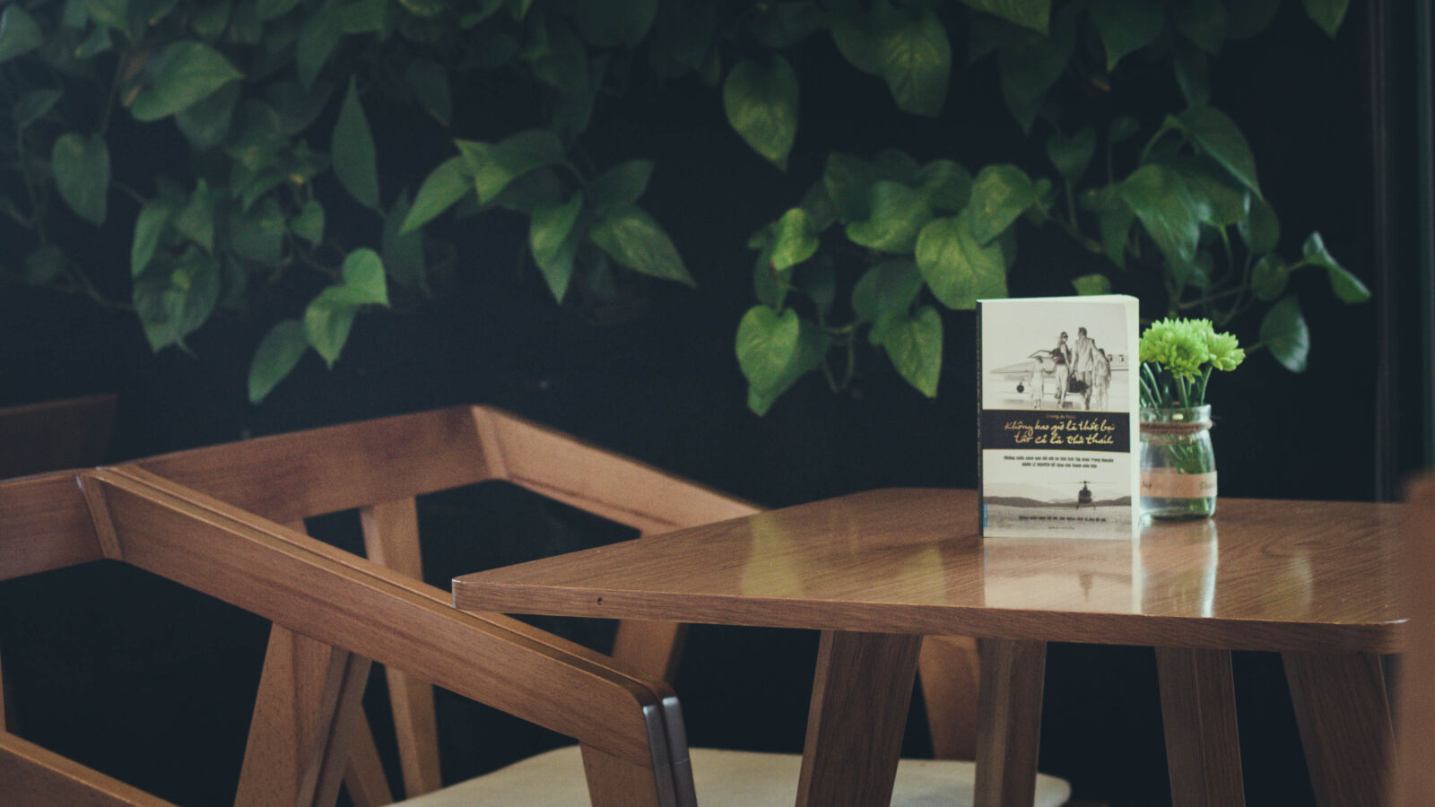 Canon EOS 7D + Canon EF 50mm F1.8 II sample photo. Architecture, book, chair, contemporary photography