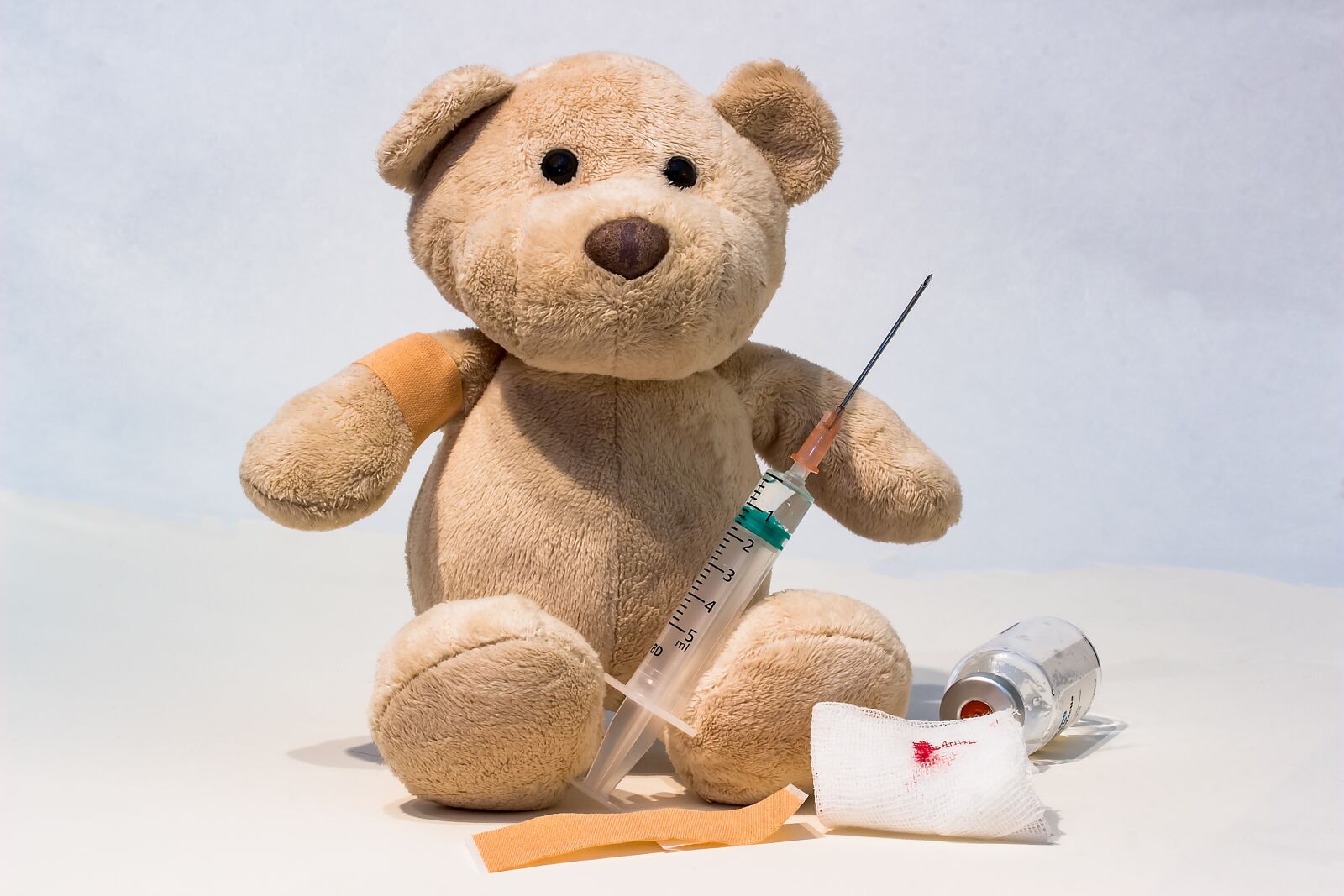 Canon EOS 650D (EOS Rebel T4i / EOS Kiss X6i) sample photo. Syringe, disposable syringe, needle photography