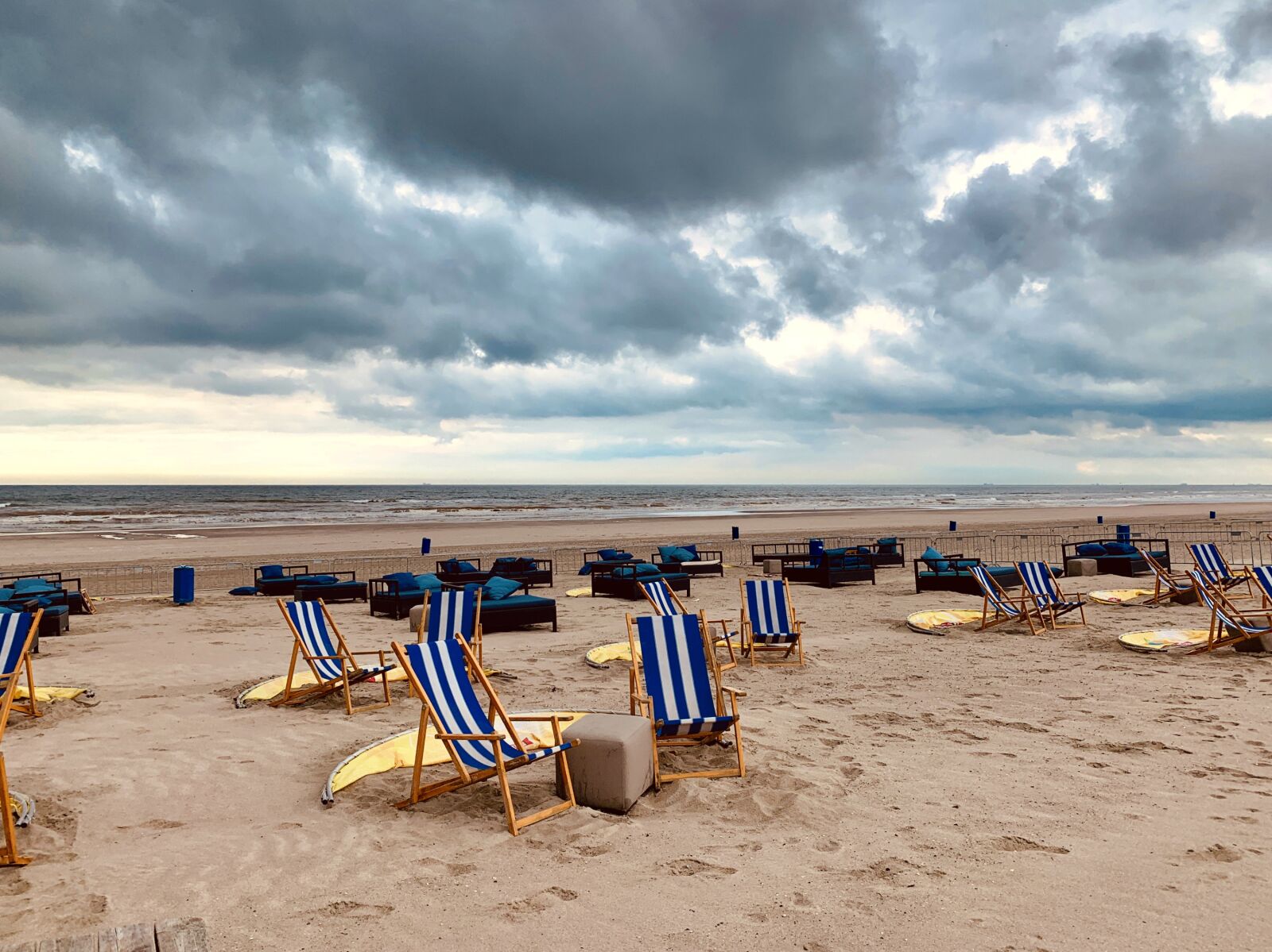 iPhone XR back camera 4.25mm f/1.8 sample photo. Thunderstorm, coast, sky photography
