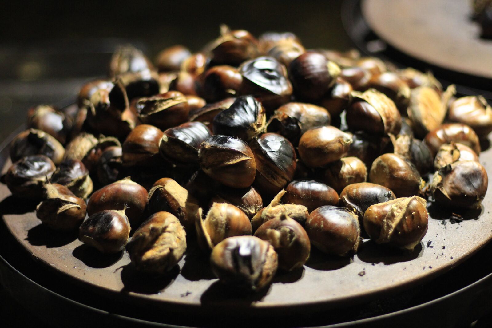 Canon EF 50mm F1.8 STM sample photo. Chestnuts, sweet chestnuts, autumn photography