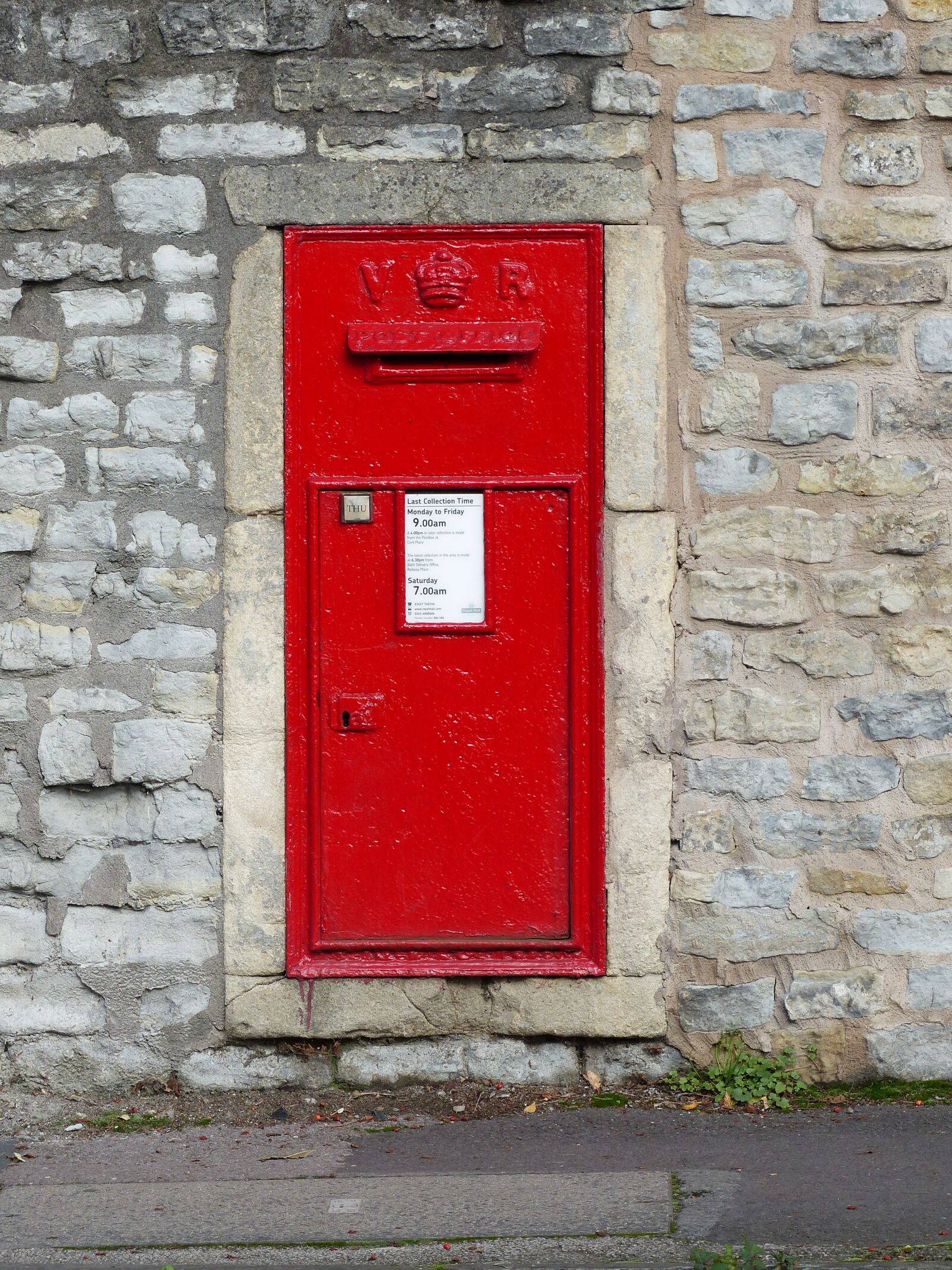 Panasonic Lumix DMC-FZ200 sample photo. Box, door, letter, letterbox photography