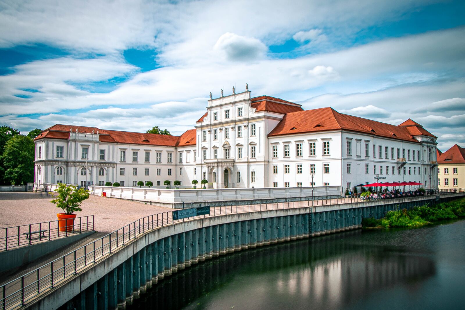 Canon EOS 70D sample photo. Berlin, schloss, modern photography