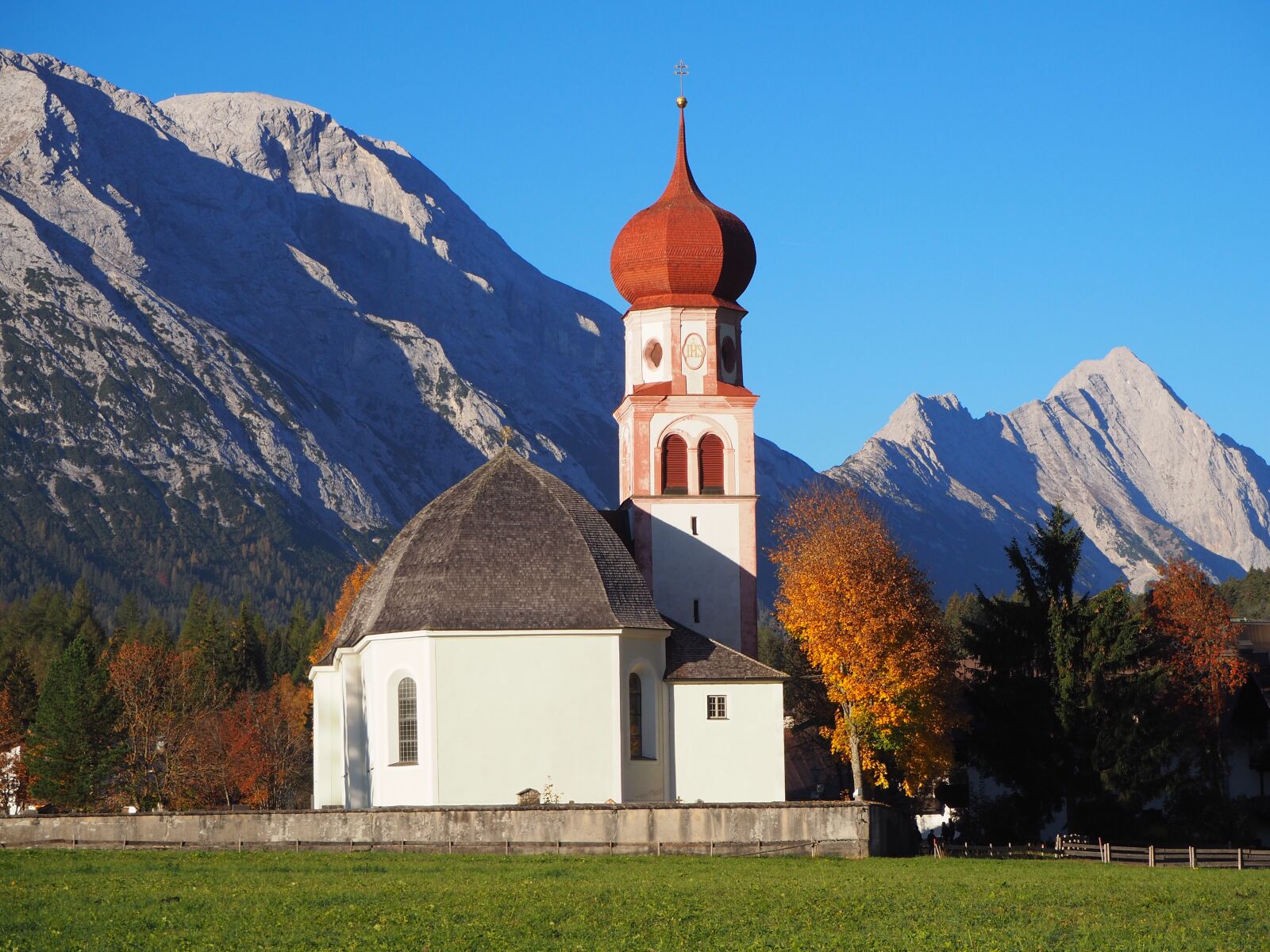 Olympus OM-D E-M10 II sample photo. Nature, landscape, church photography