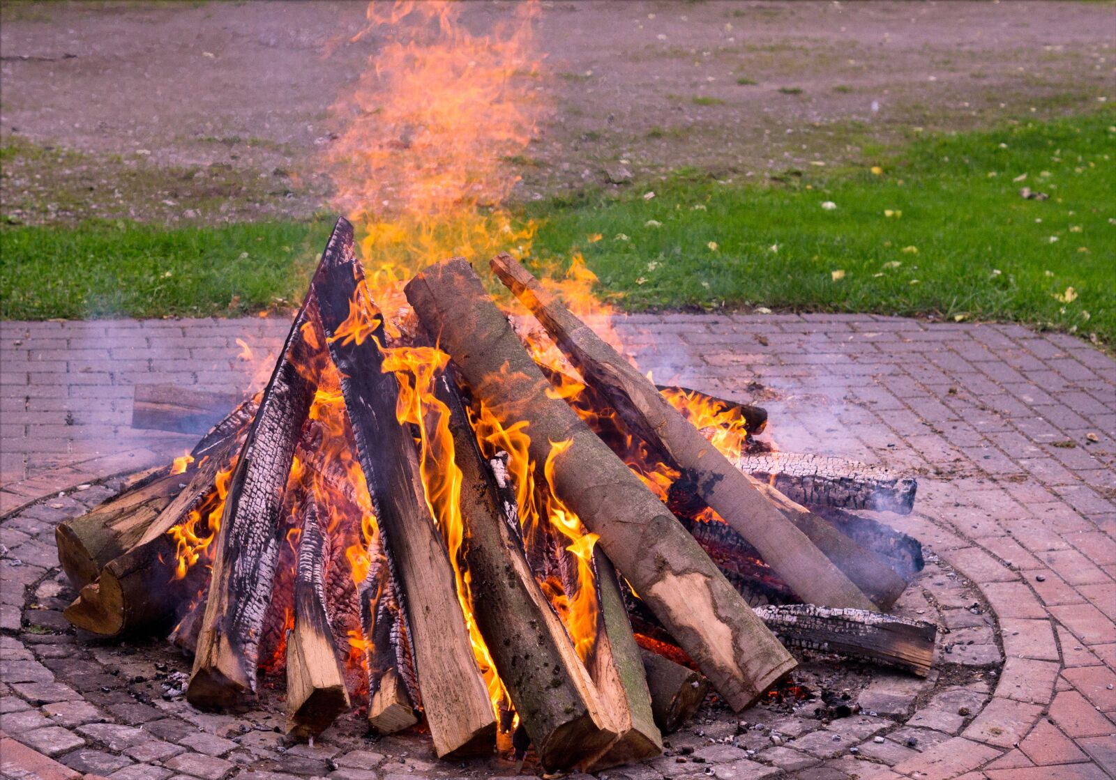 Sony SLT-A57 + Sony DT 50mm F1.8 SAM sample photo. Fire, hot, wood photography