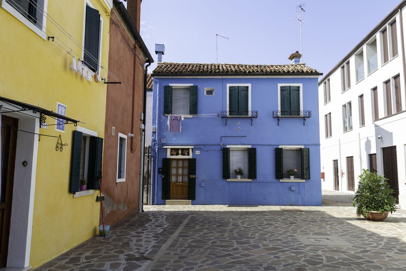 Canon EOS 6D + Canon EF 24-105mm F4L IS USM sample photo. Coloured houses, bright houses photography