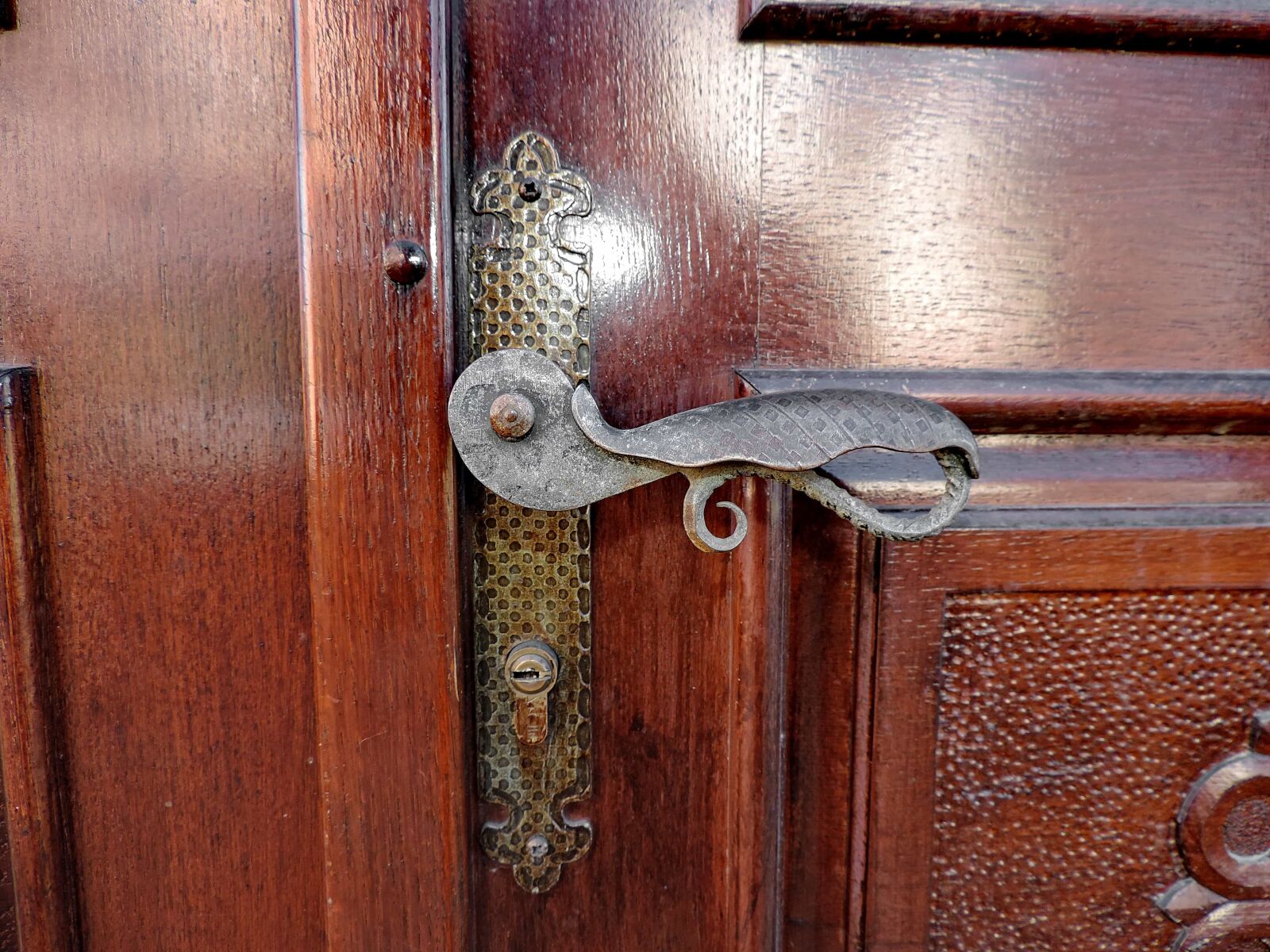 Nikon Coolpix P520 sample photo. Baroque, wooden, door, old photography