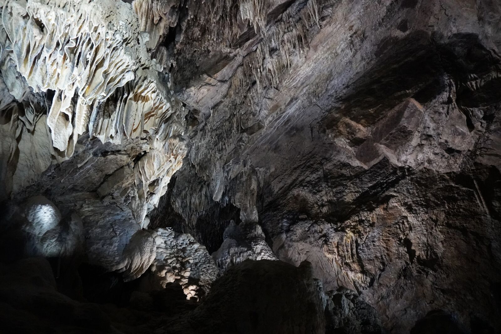 Sony E 16-50mm F3.5-5.6 PZ OSS sample photo. Grotto, cave, nature photography