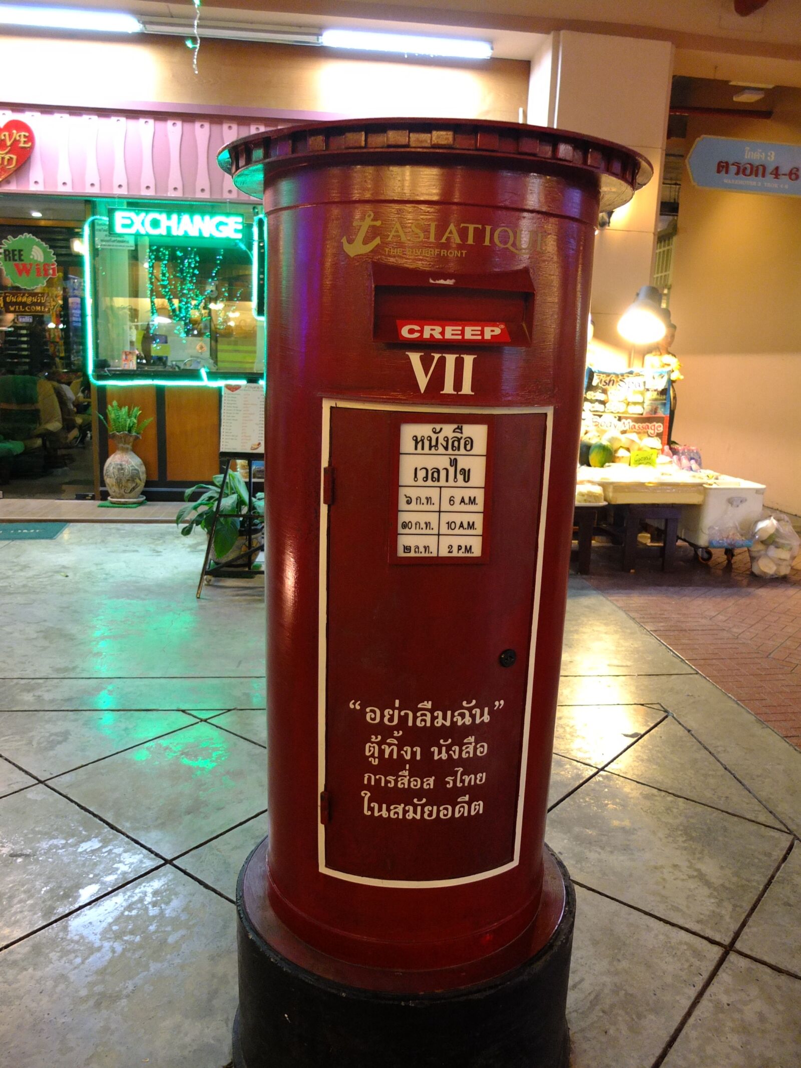 Fujifilm X10 sample photo. Vintage, letterbox, classical photography