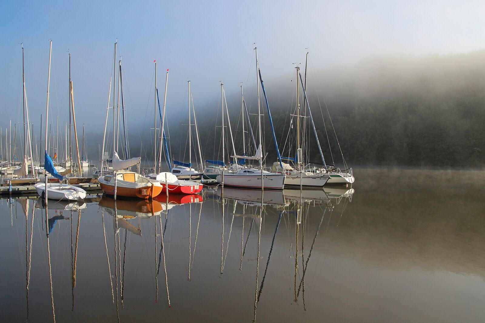 Canon EOS 700D (EOS Rebel T5i / EOS Kiss X7i) sample photo. Lake, water, boats photography