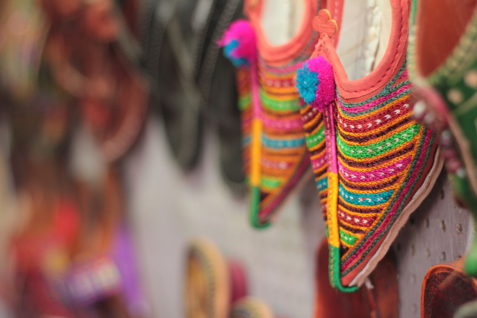 Canon EOS 550D (EOS Rebel T2i / EOS Kiss X4) sample photo. Indian traditional, foot wear photography