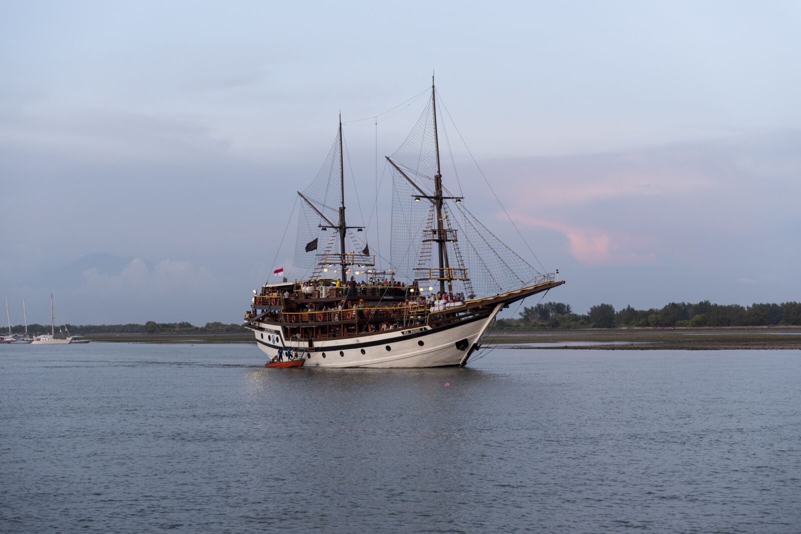 Nikon D750 sample photo. Old, ship, water photography