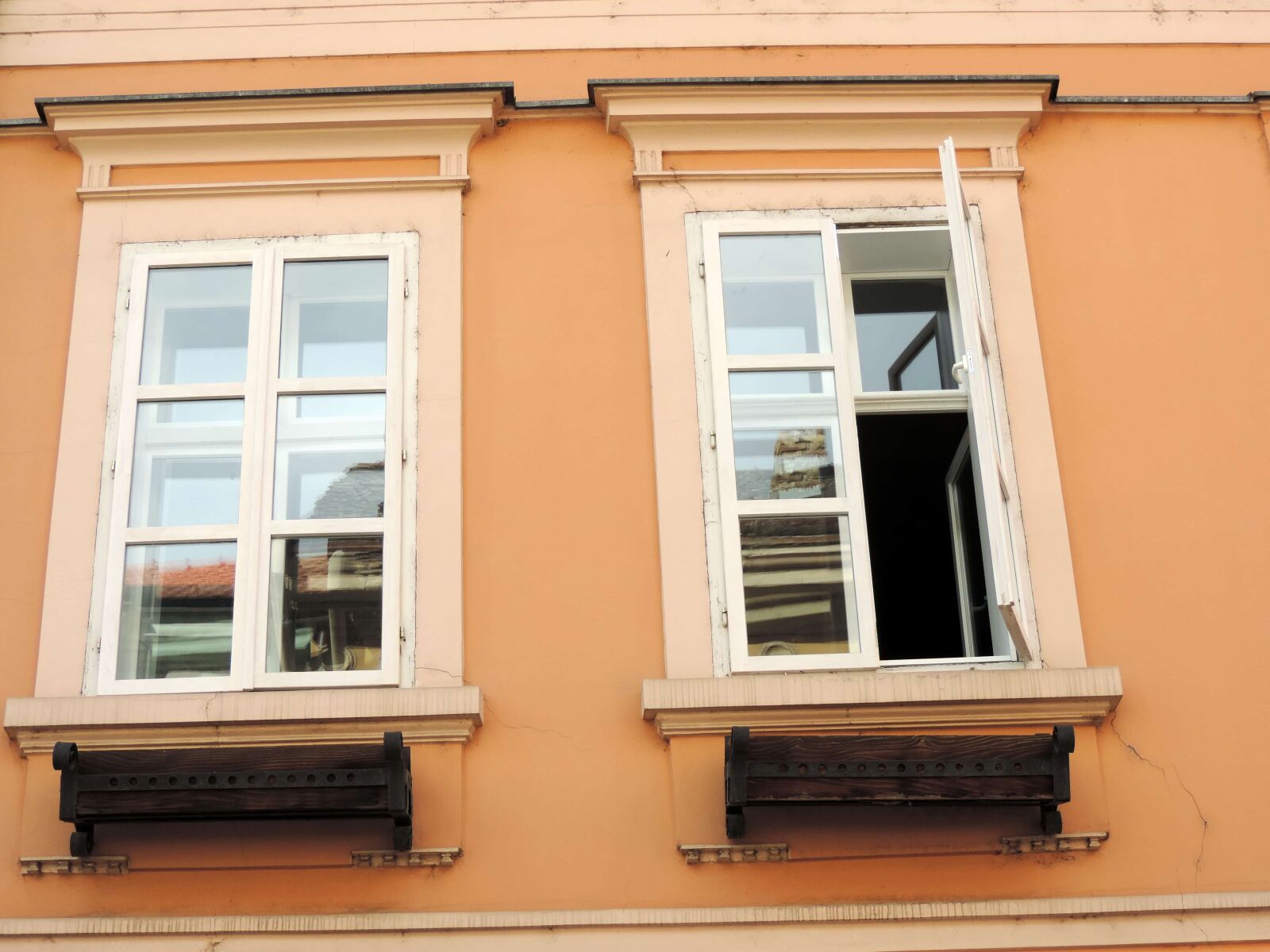 Nikon Coolpix P520 sample photo. Baroque, house, architecture, window photography