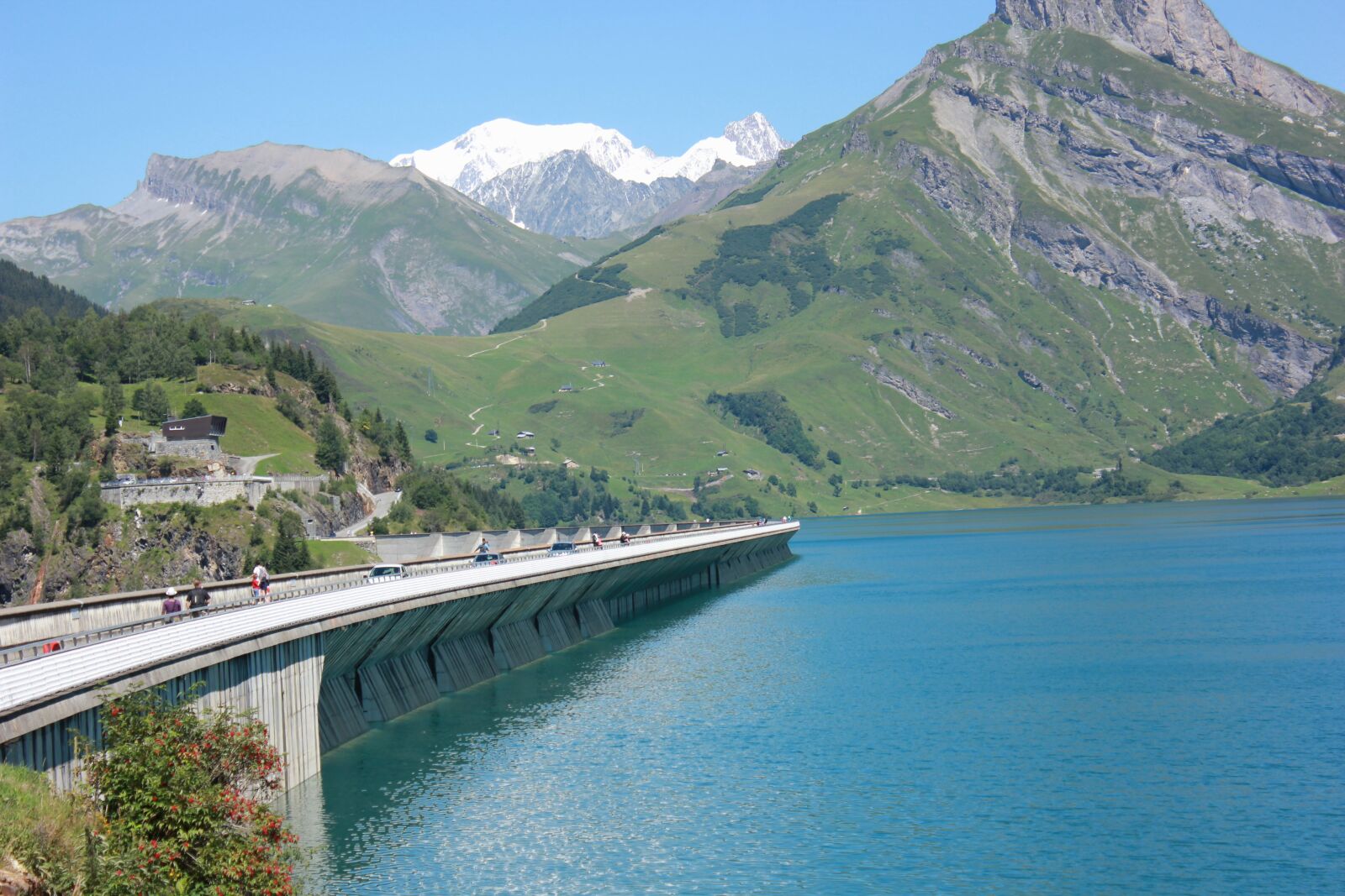 Canon EOS 550D (EOS Rebel T2i / EOS Kiss X4) sample photo. Dam, mountain, mont blanc photography