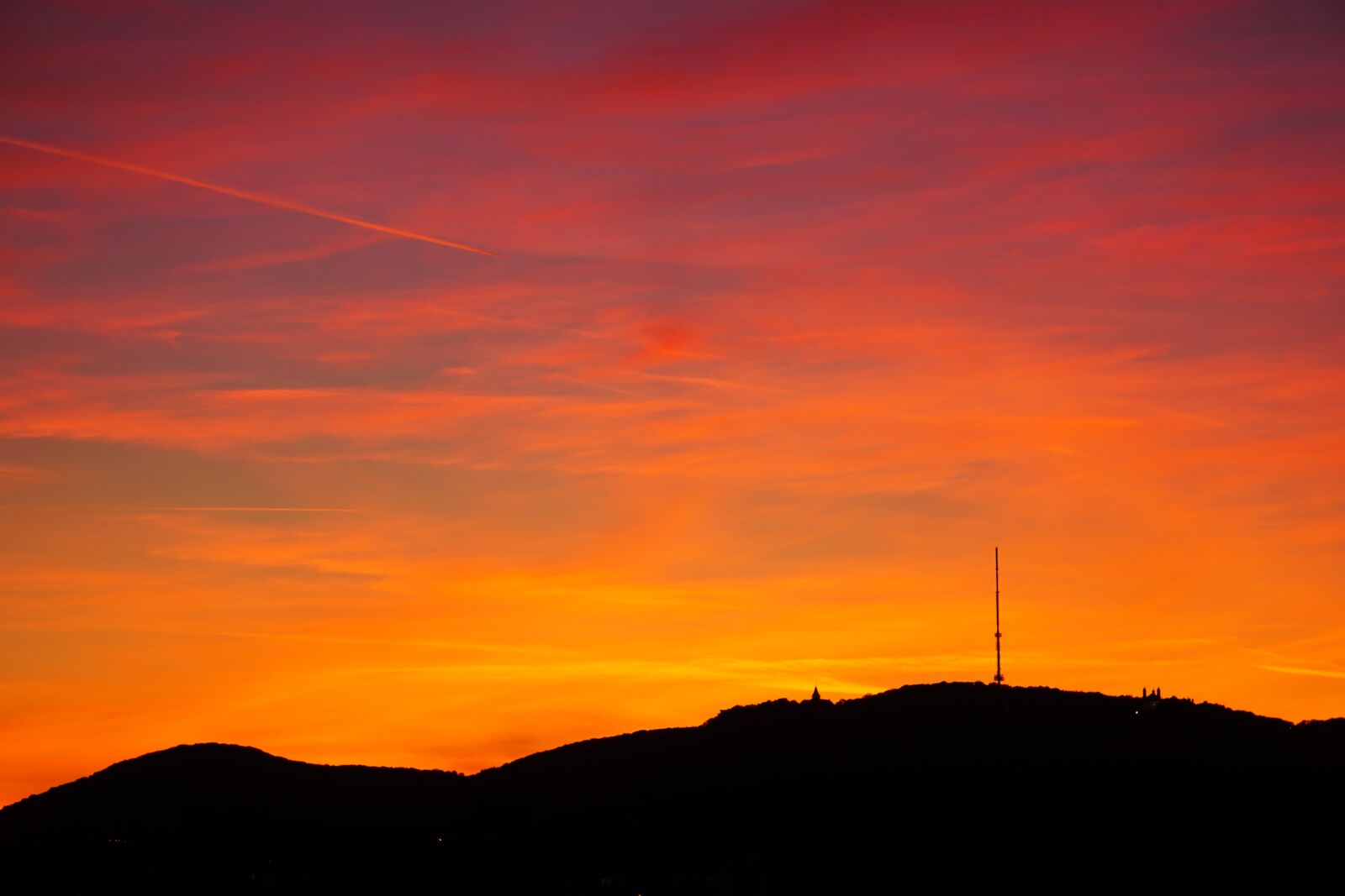 Sony E 55-210mm F4.5-6.3 OSS sample photo. Sunset, mountain, landscape photography