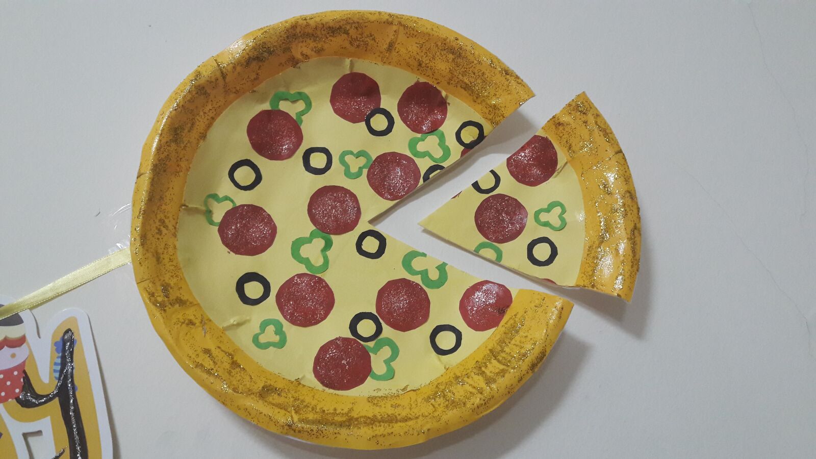 Samsung Galaxy J7 sample photo. Pizza, paper plate, pizza photography