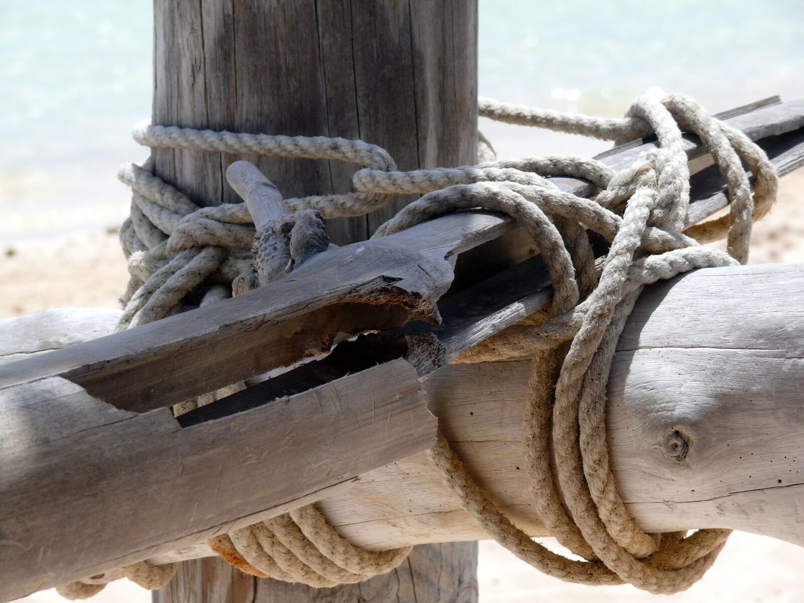 Panasonic DMC-FZ50 sample photo. Construction, connection, rope photography