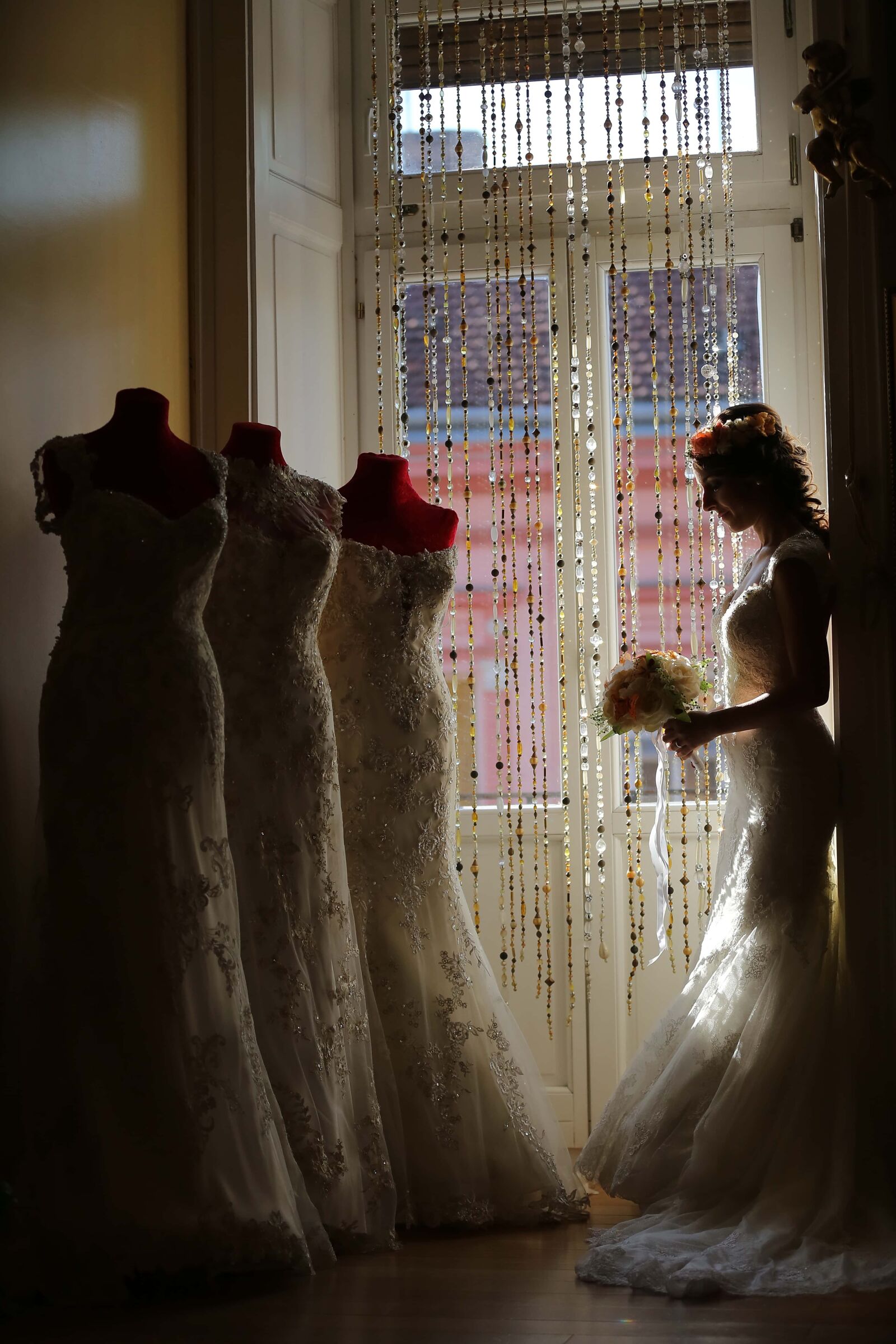 Canon EOS 5D Mark III sample photo. Wedding dress, salon, shopper photography