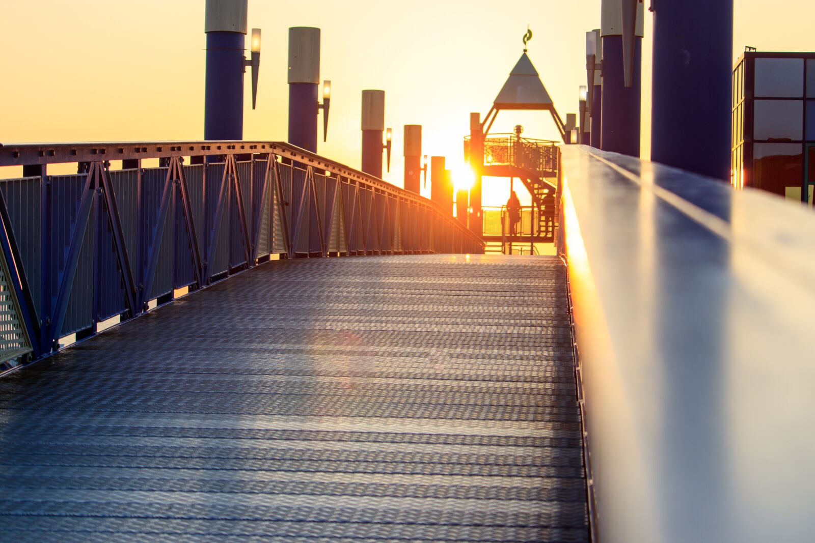 Canon EOS 800D (EOS Rebel T7i / EOS Kiss X9i) sample photo. Sunset, bridge, norddeich photography