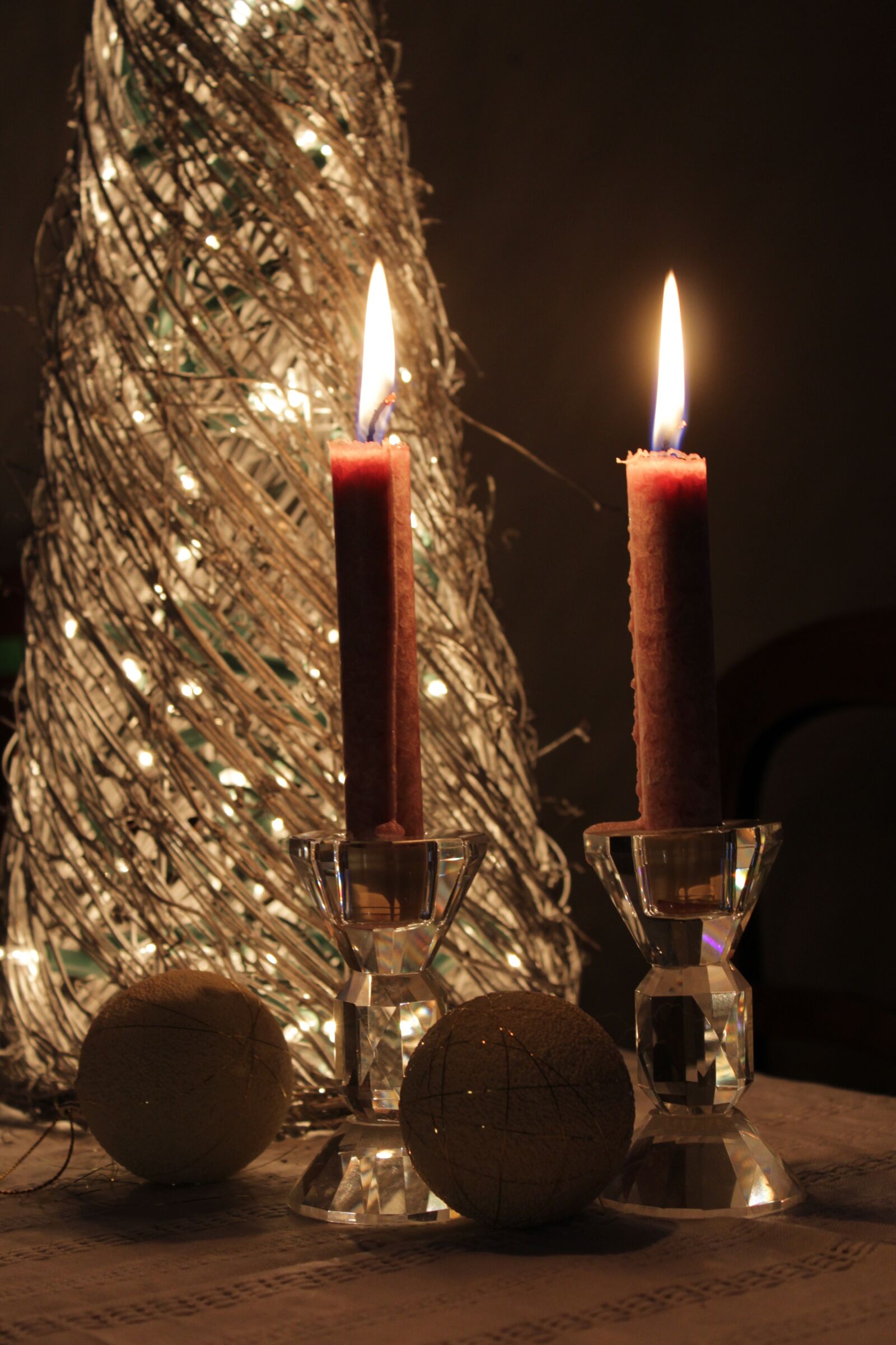 Canon EOS 600D (Rebel EOS T3i / EOS Kiss X5) sample photo. November, evening, candles photography