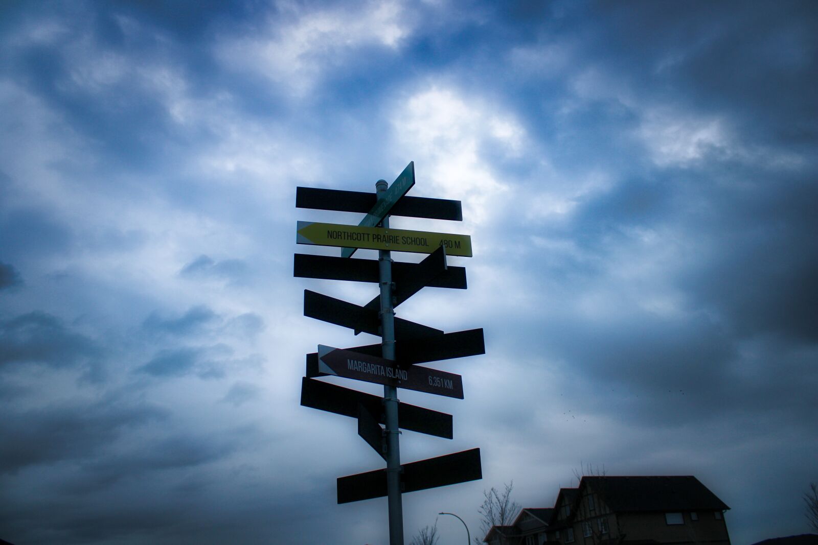 Canon EOS 2000D (EOS Rebel T7 / EOS Kiss X90 / EOS 1500D) sample photo. Milestone, sky, cloud photography