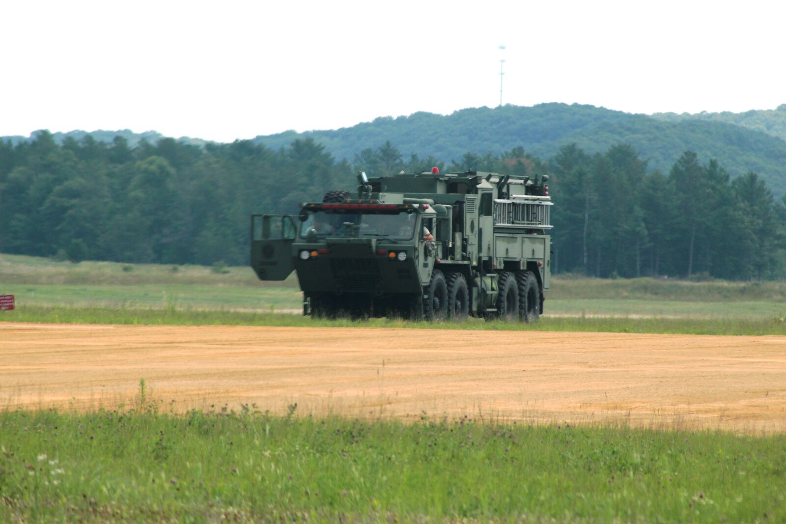 Canon EF 75-300mm f/4-5.6 sample photo. Oshkosh truck, army, truck photography