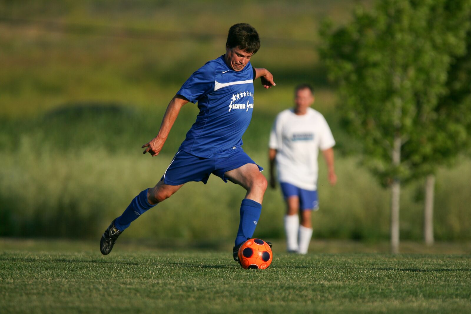 Canon EOS-1D Mark II N sample photo. Soccer, football, kick photography